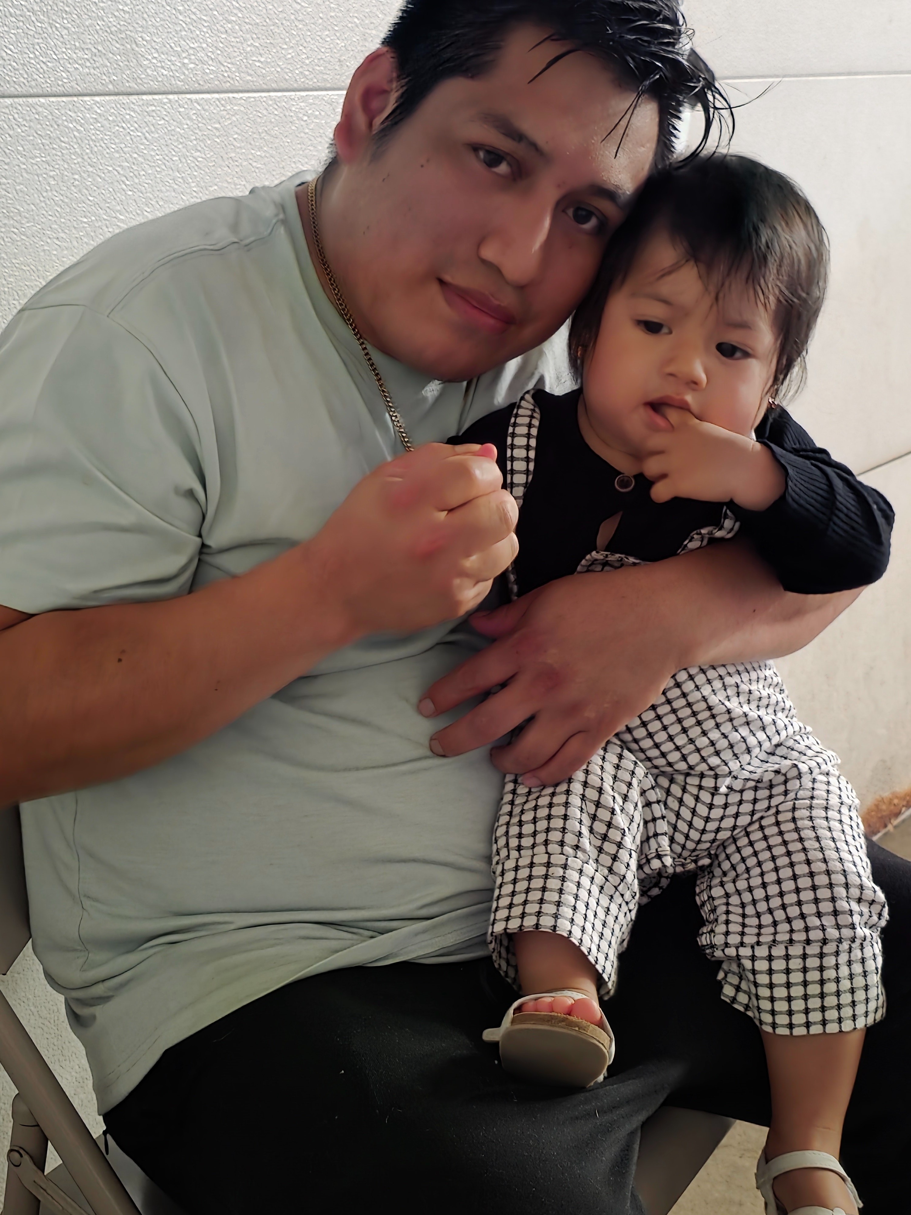 Ayuden me porfavor campaign photo, 4 of 6