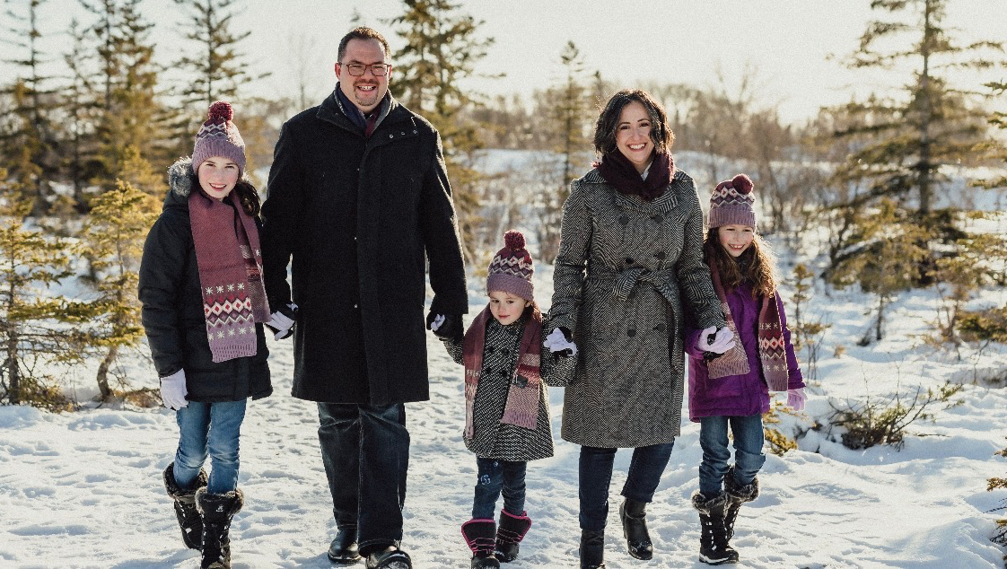 Help out The Coutures