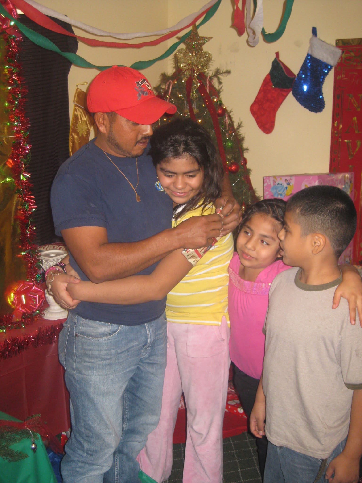 Help Luis Enrique Flores Lopez Return Home campaign photo, 2 of 8