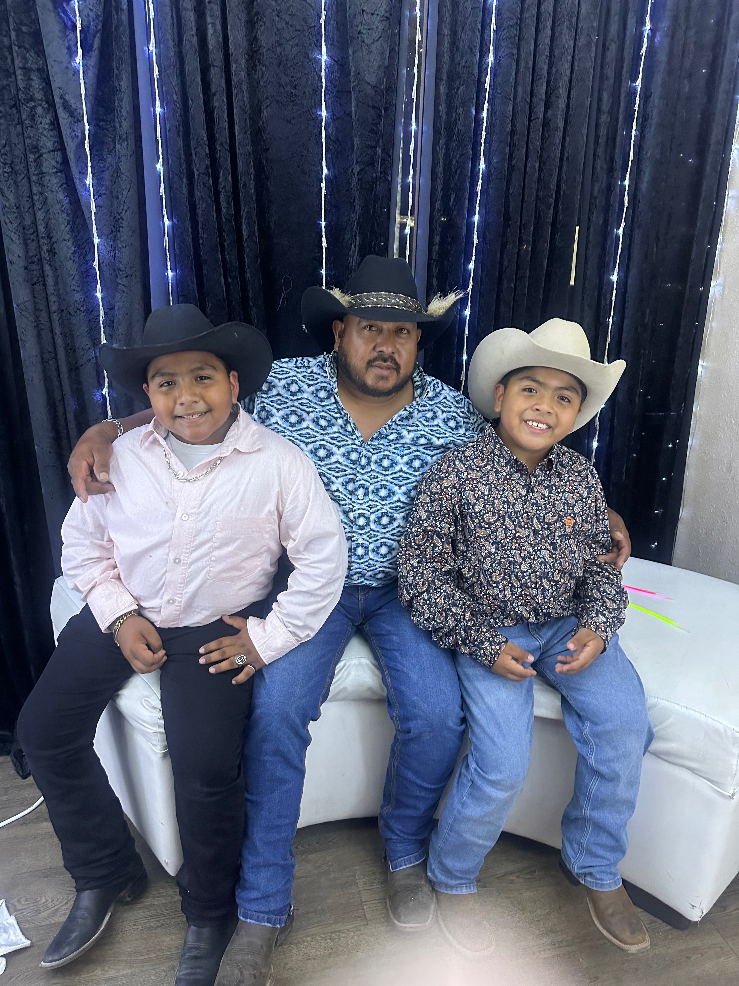 Help Luis Enrique Flores Lopez Return Home campaign photo, 6 of 8