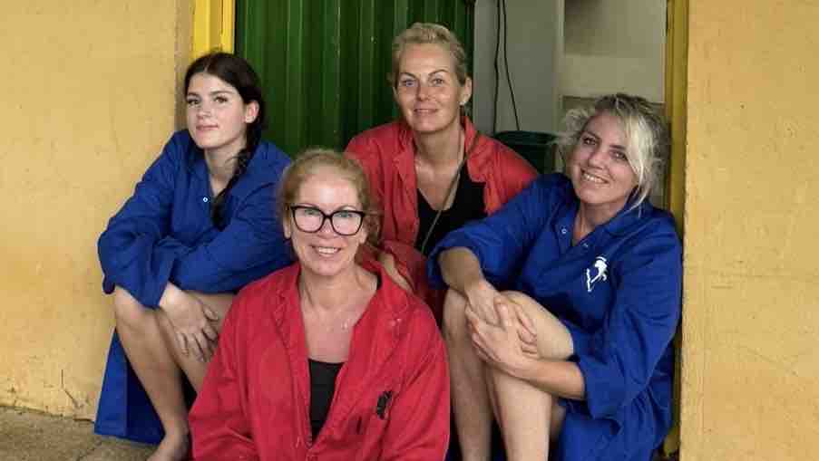 Geef onze aapjes een toekomst in vrijheid! photo