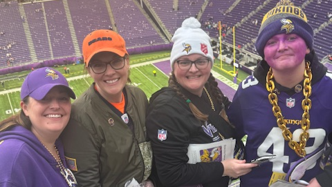 Laura Heinrich and family FIGHT her colon cancer photo