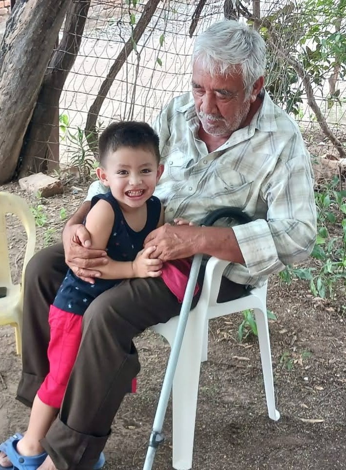 Ayúdanos a pagar la atención médica de mi abuelito campaign photo, 5 of 5