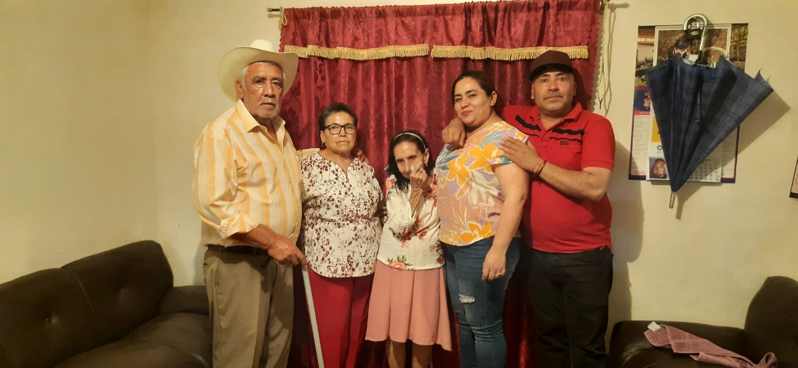 Ayúdanos a pagar la atención médica de mi abuelito campaign photo, 4 of 5