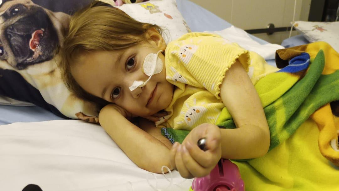 Ella kämpft gegen Krebs – Helft ihrer Familie photo