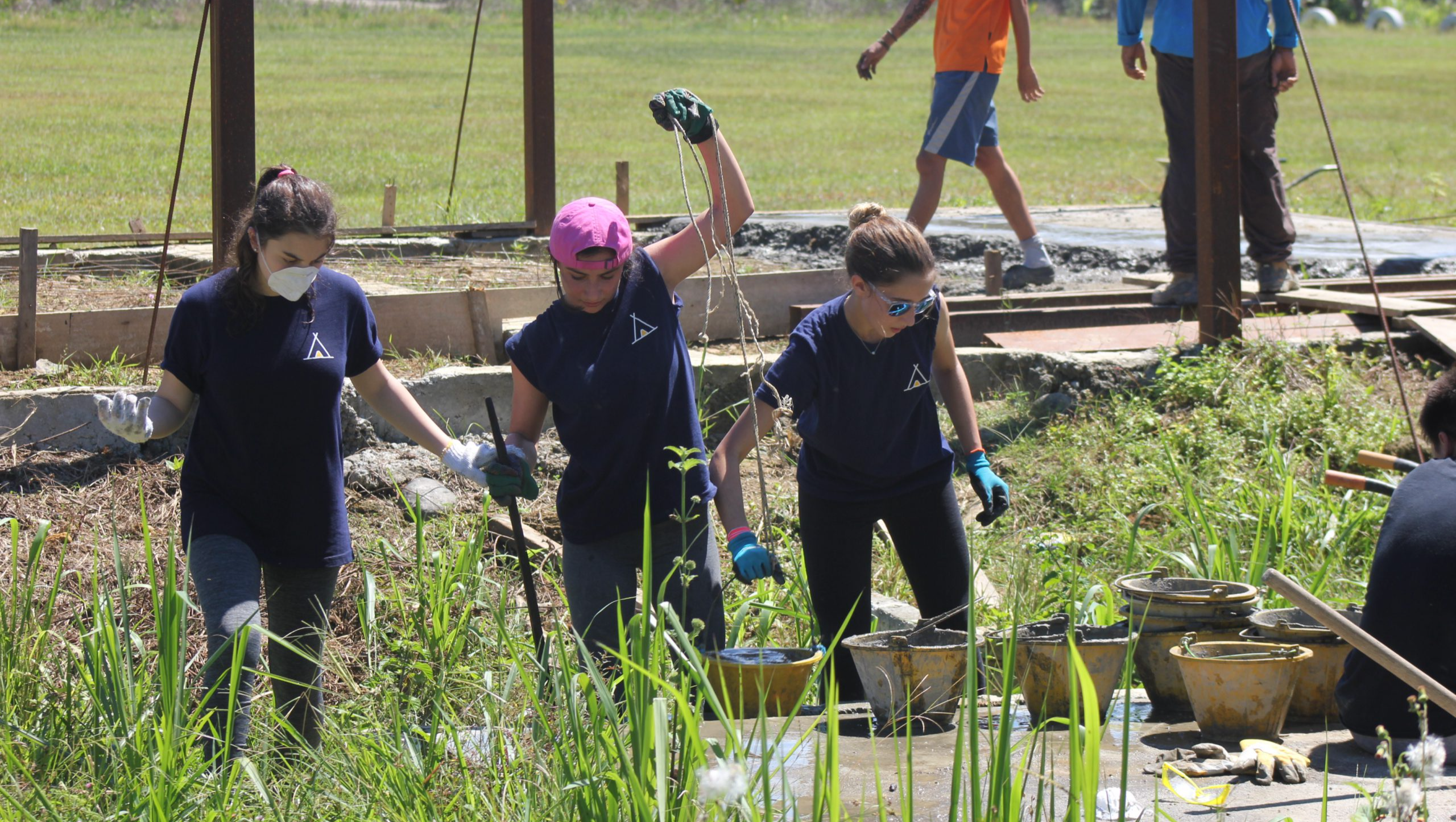 Helping to build schools in Ecuador photo