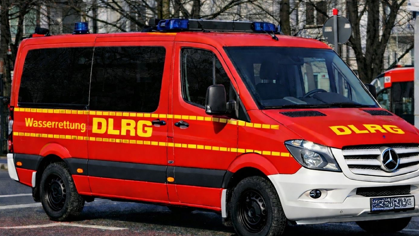 Eigenes Einsatzfahrzeug für die DLRG Bergkamen e.V. photo