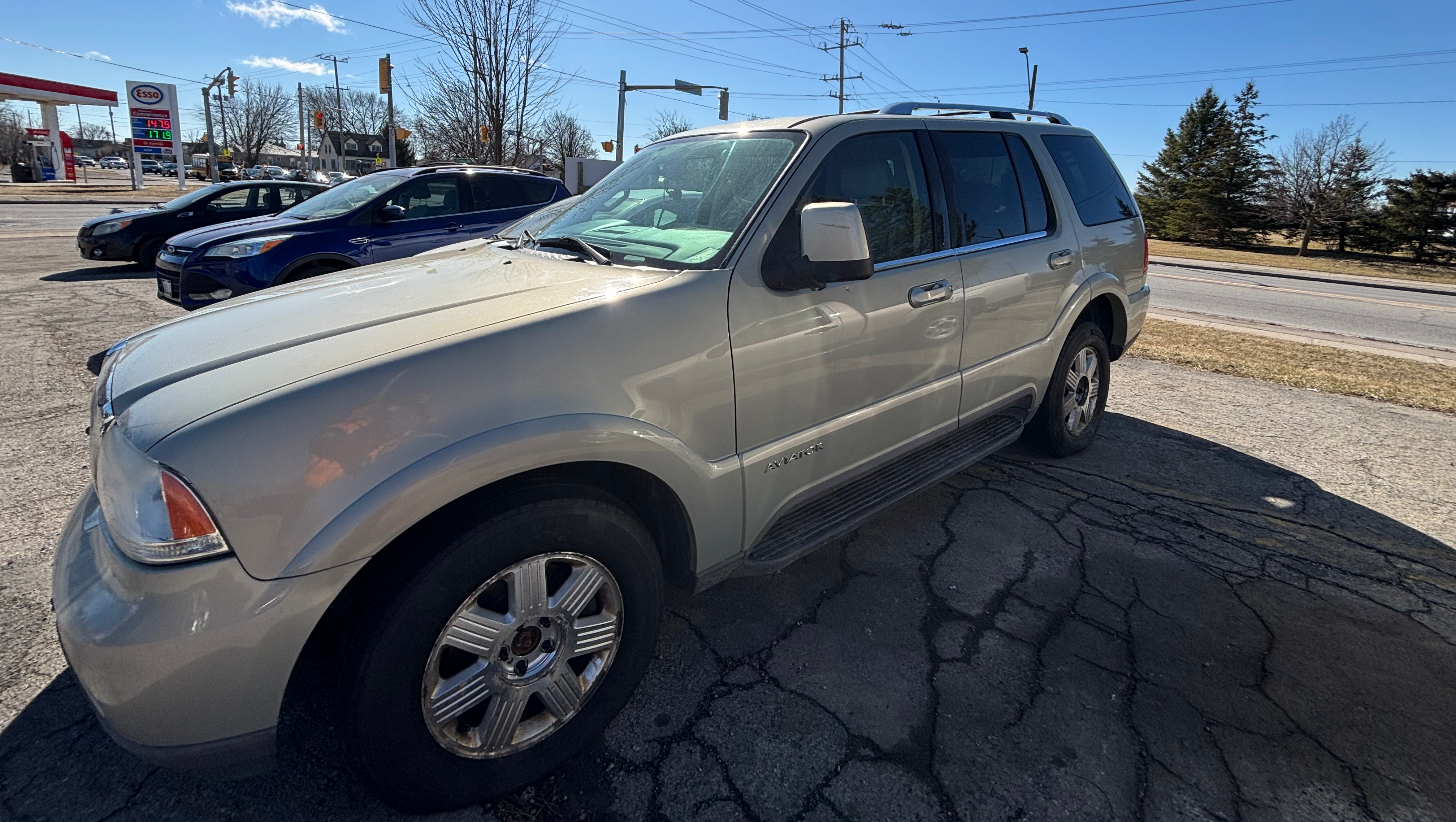 Support Mariah in her car journey photo