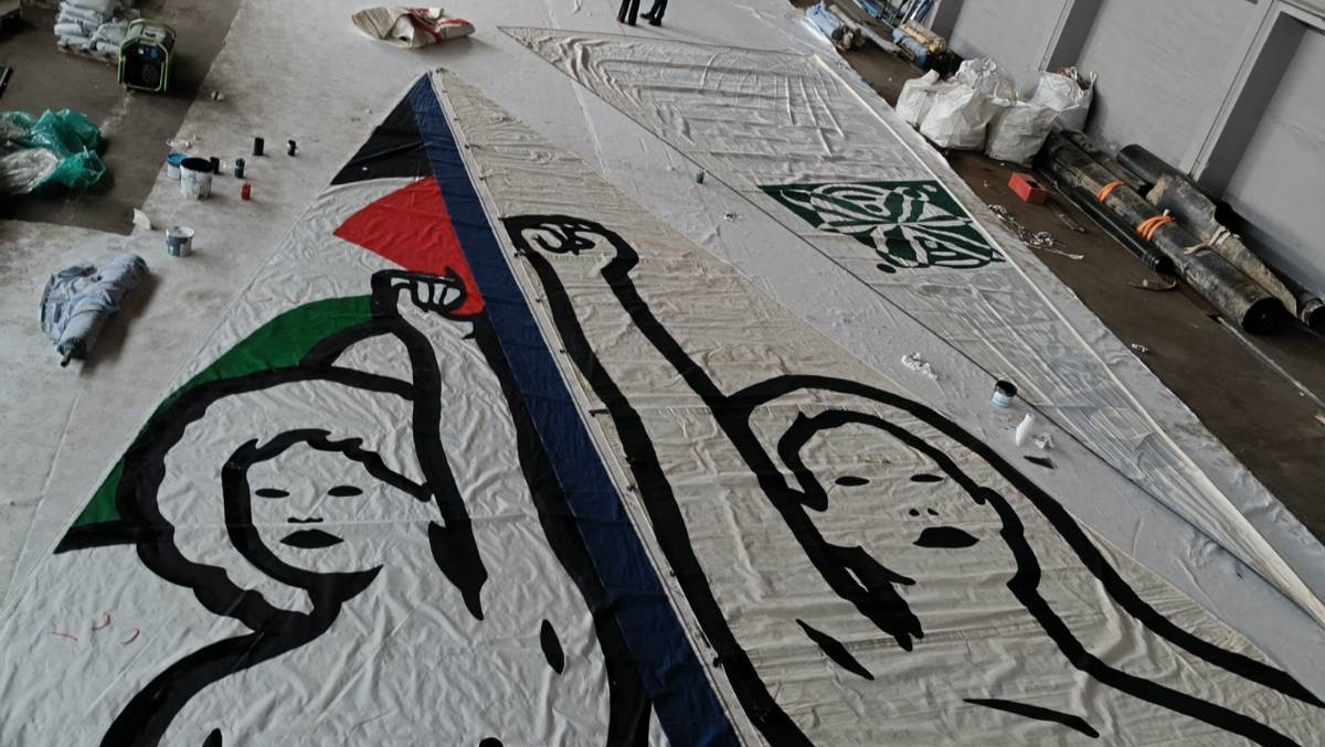 Support painting sails for GlobalSumudFlotilla photo