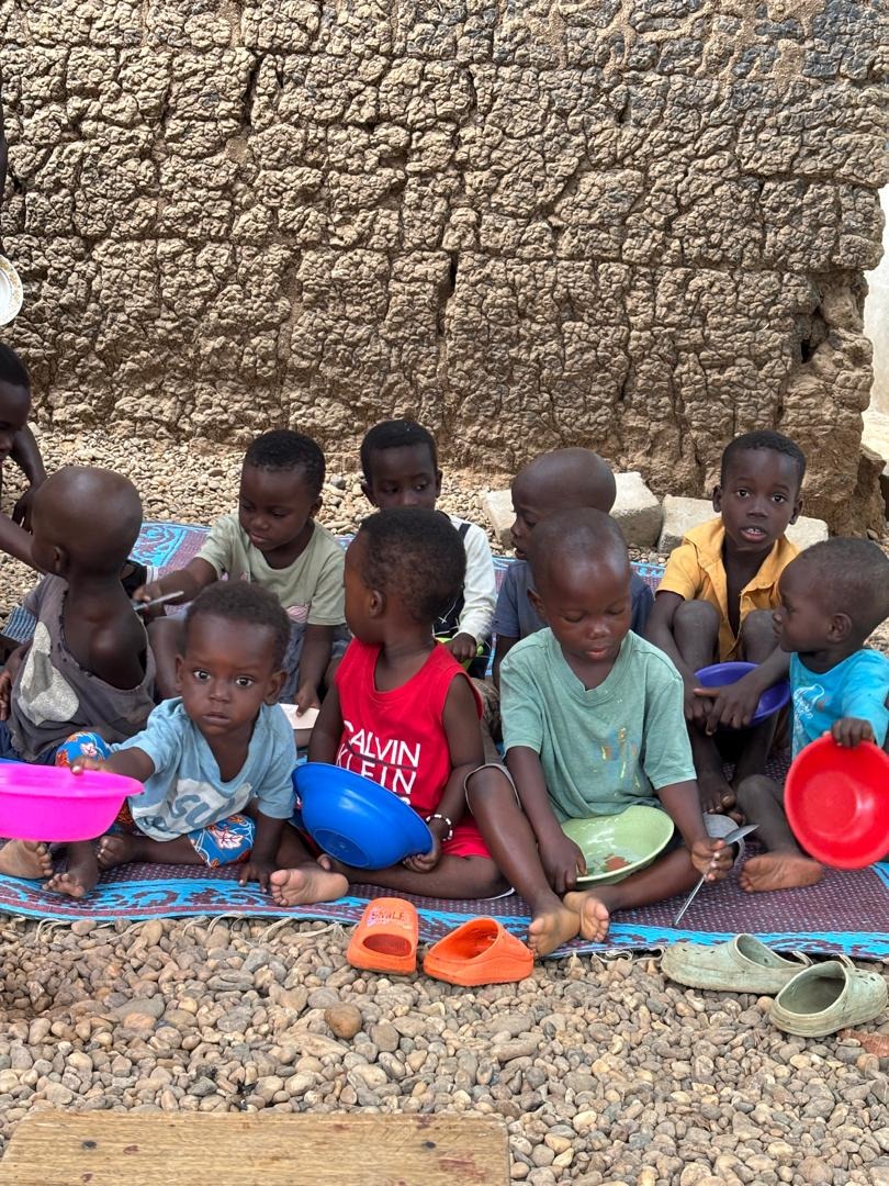 £5 Feeds 3 Families campaign photo, 5 of 6