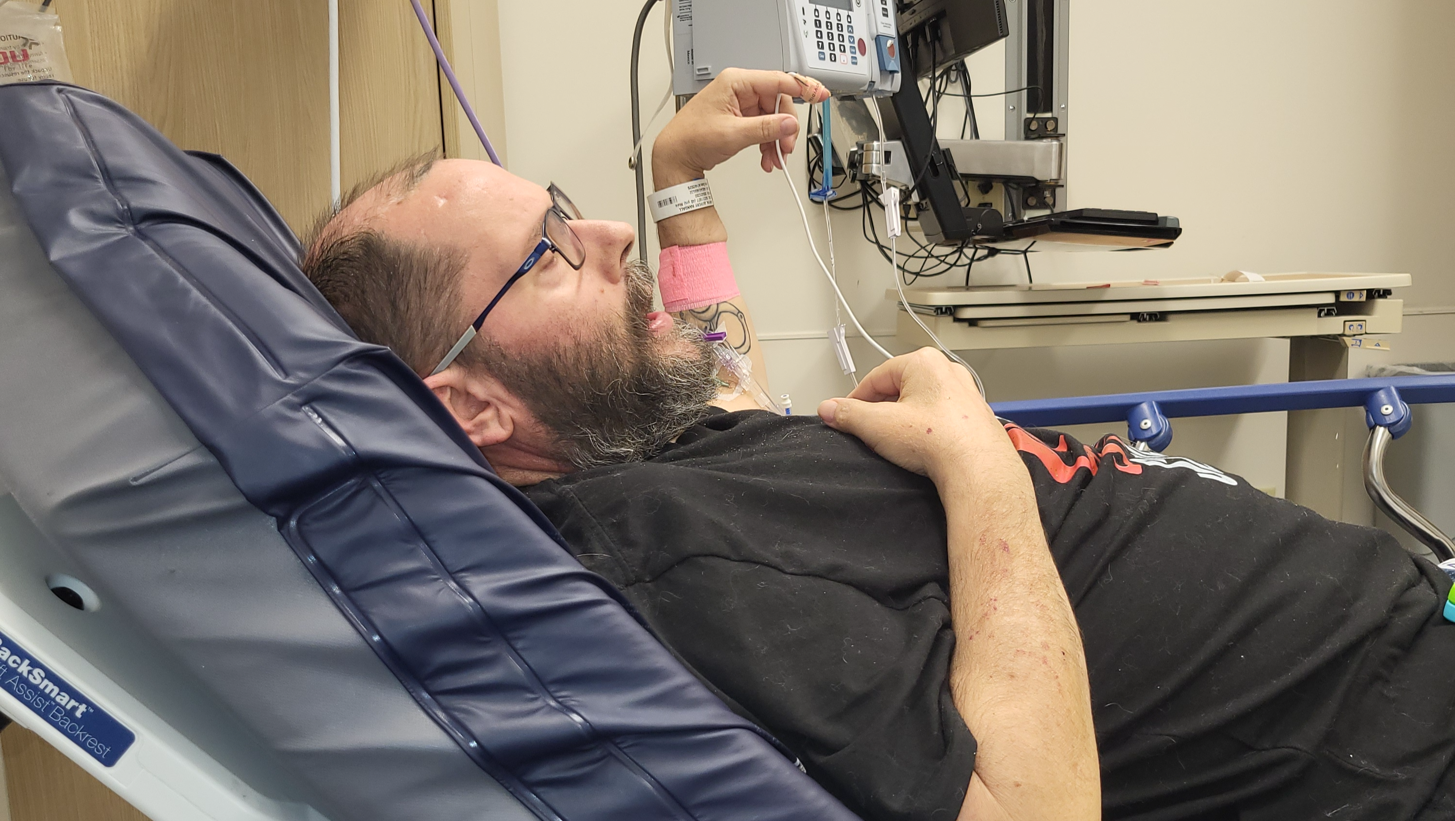 Help us pay bills while he awaits gallbladder surgery.