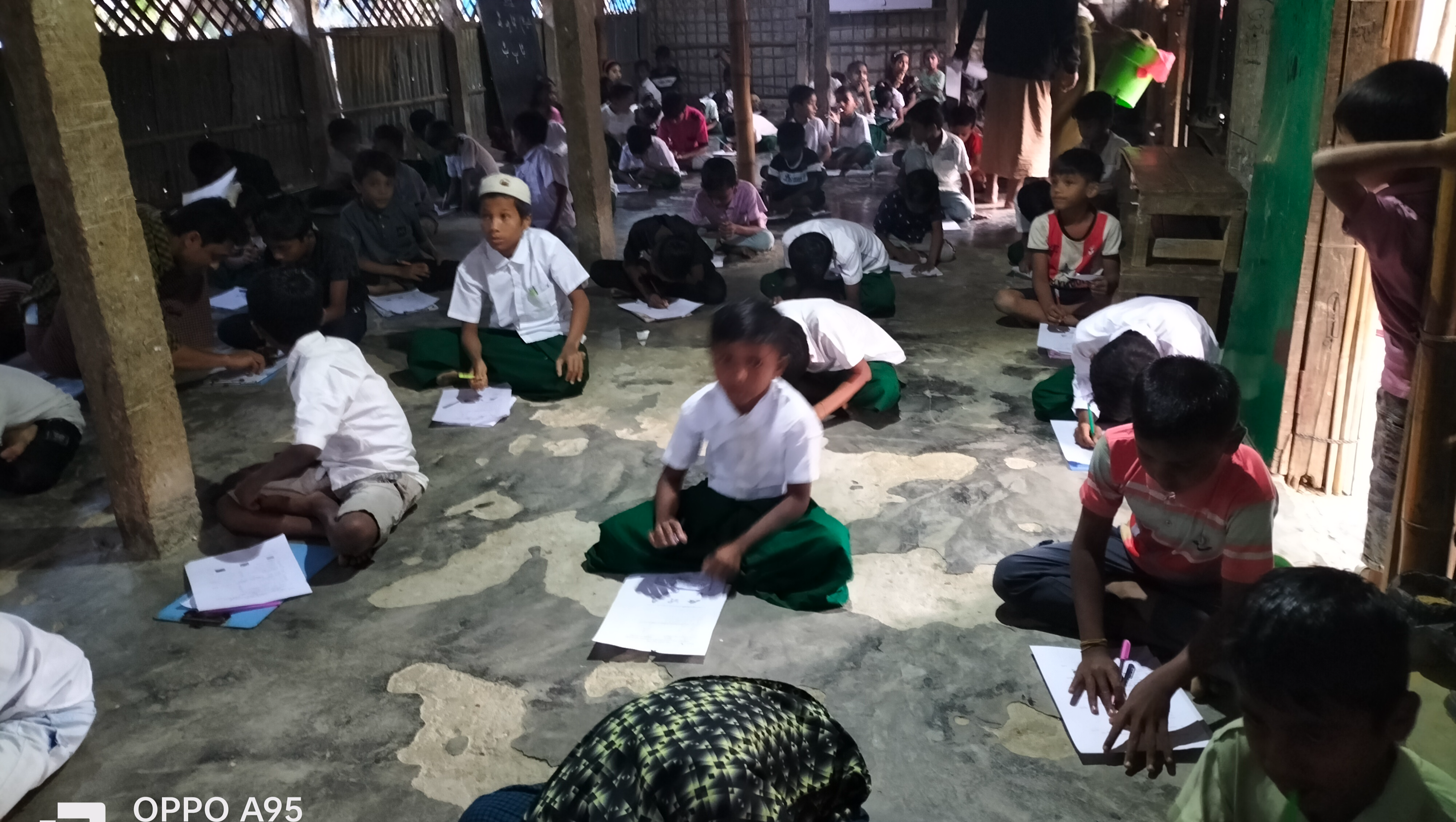 Rohingya refugee children are in need of education. photo