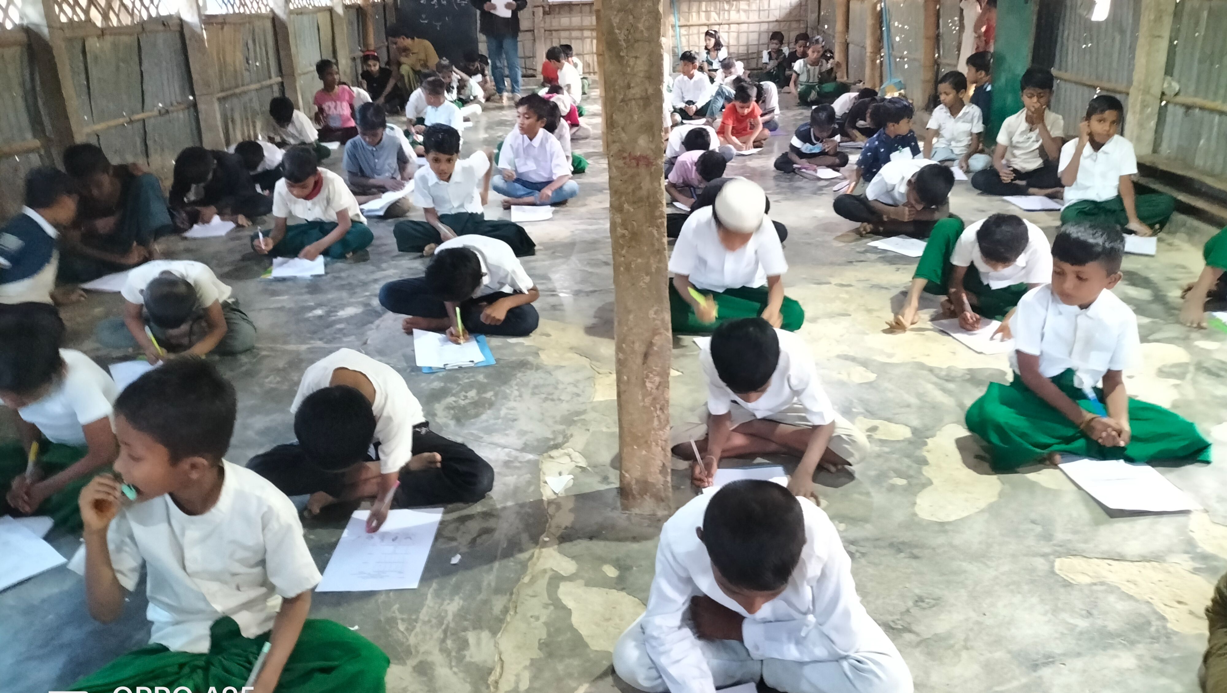 Rohingya refugee children are in need of education in camp photo