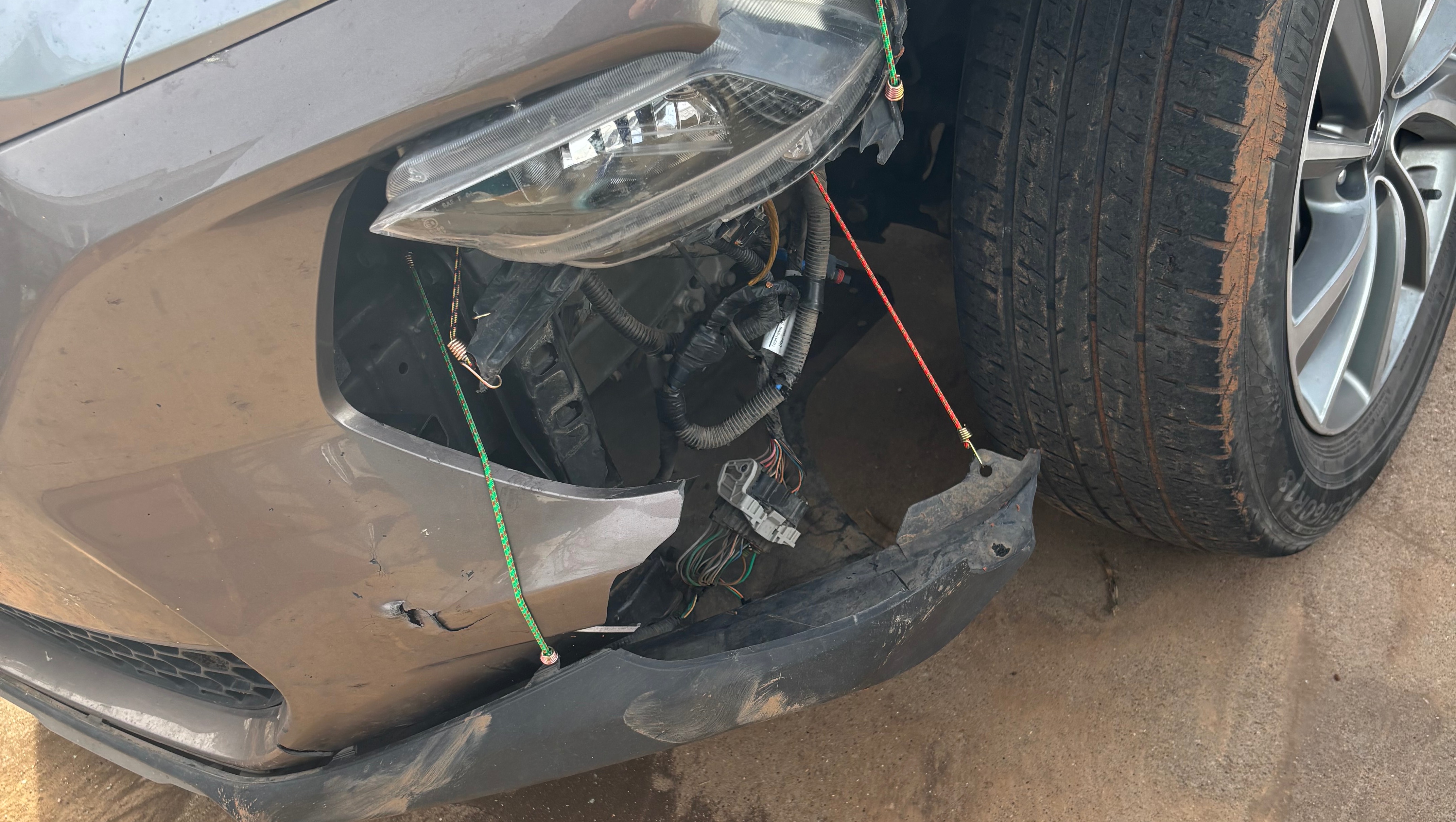 Help Gloria Repair Her Car After Accident photo