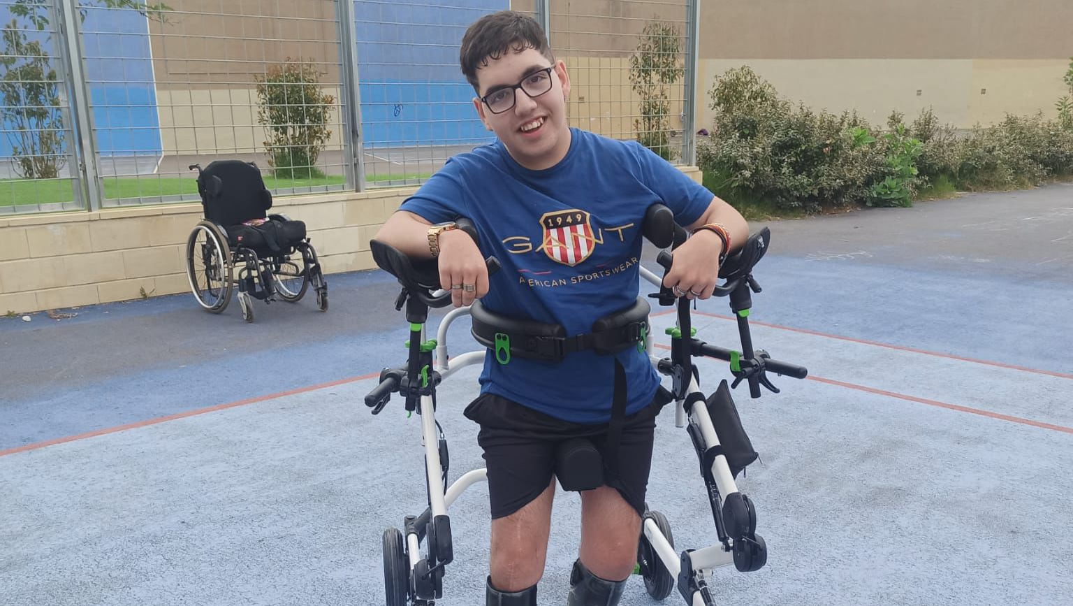 Juntos podemos conseguir el coche adaptado para Cristobal photo