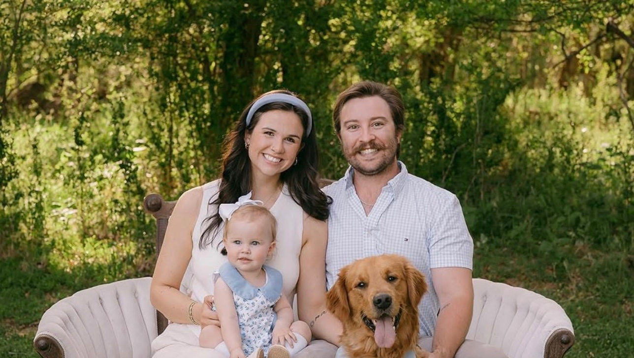 Help Clara after the burning of her business photo