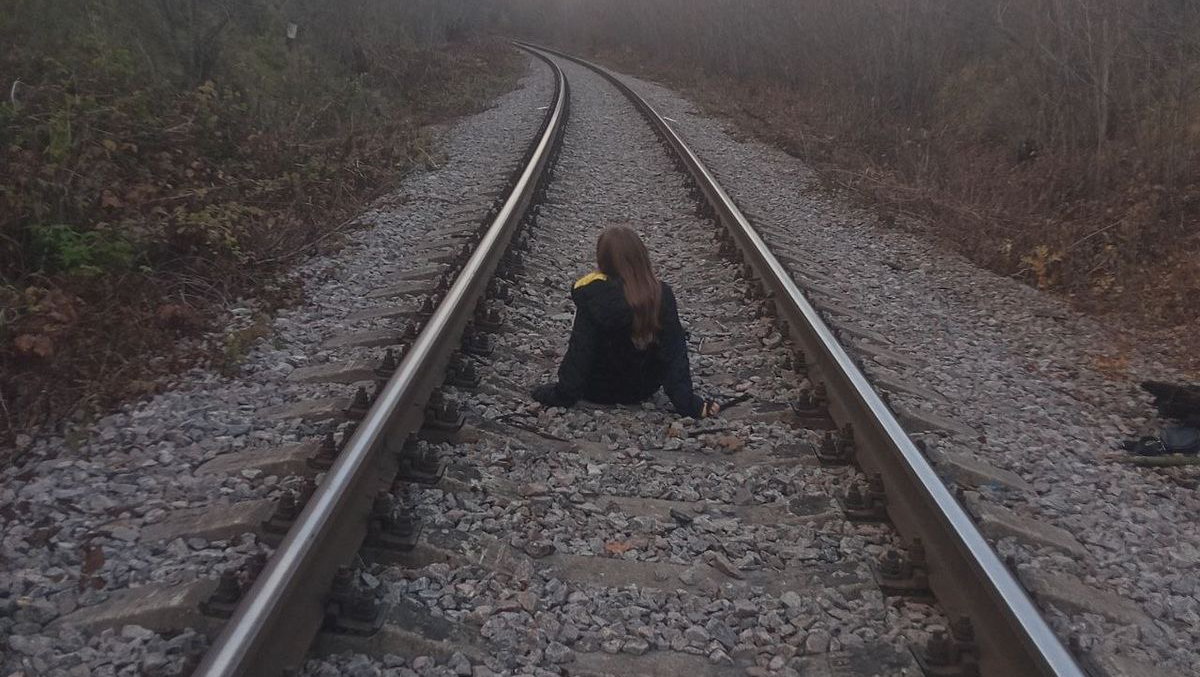 Runaway - Help me get away from my family. photo