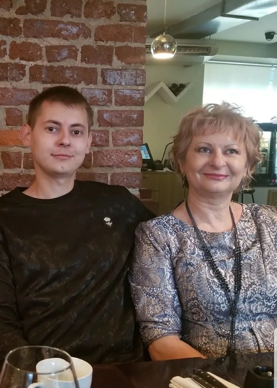 Поддержите скорбящую мать, потерявшую единственного сына