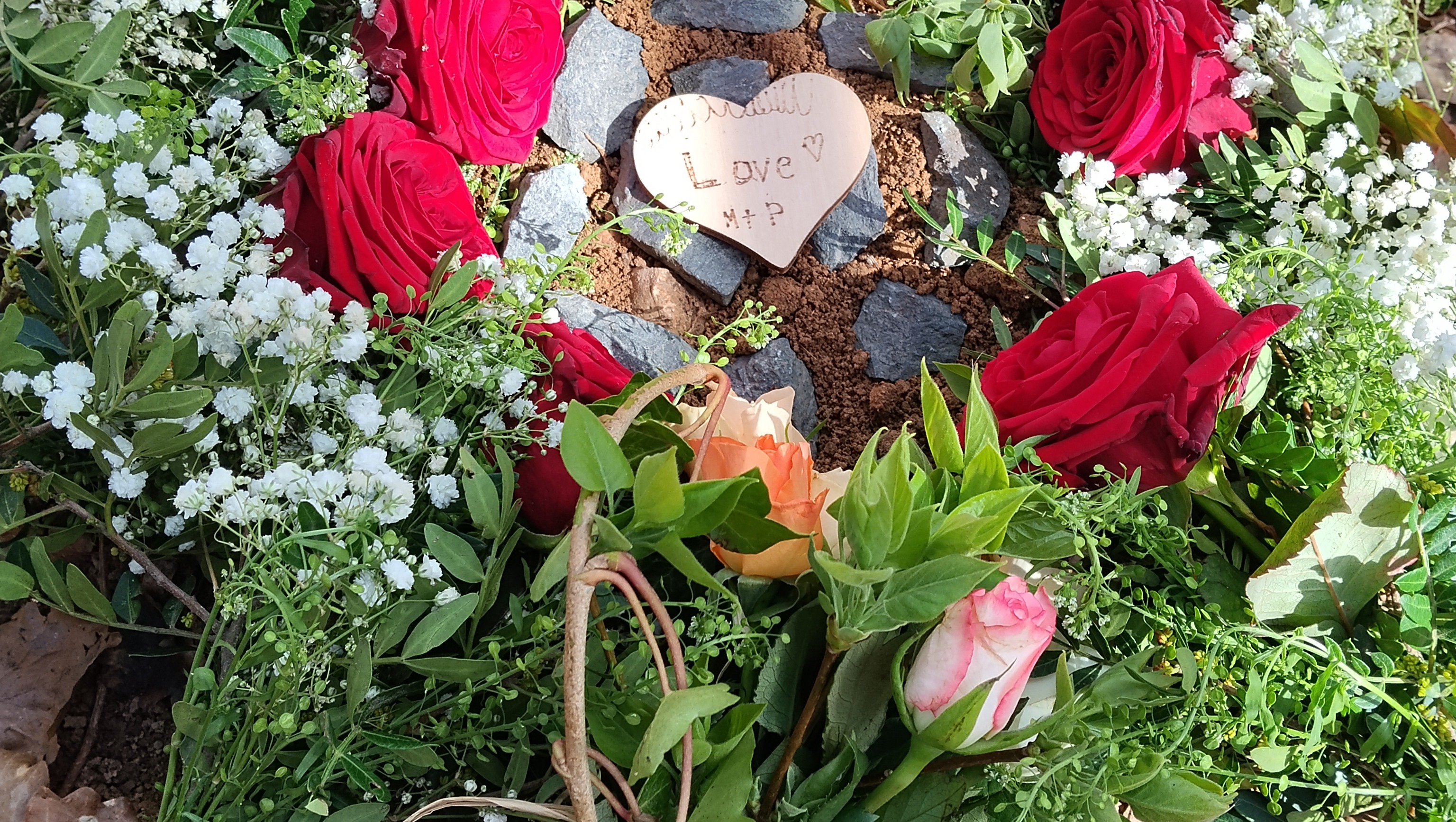 Hilfe für eine Mutti und ihre zwei Pflege-Mädchen photo