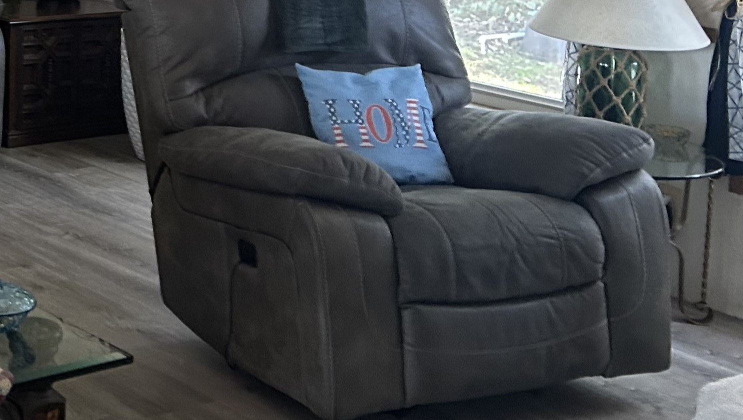 My life in the chair: Surviving domestic violence. photo