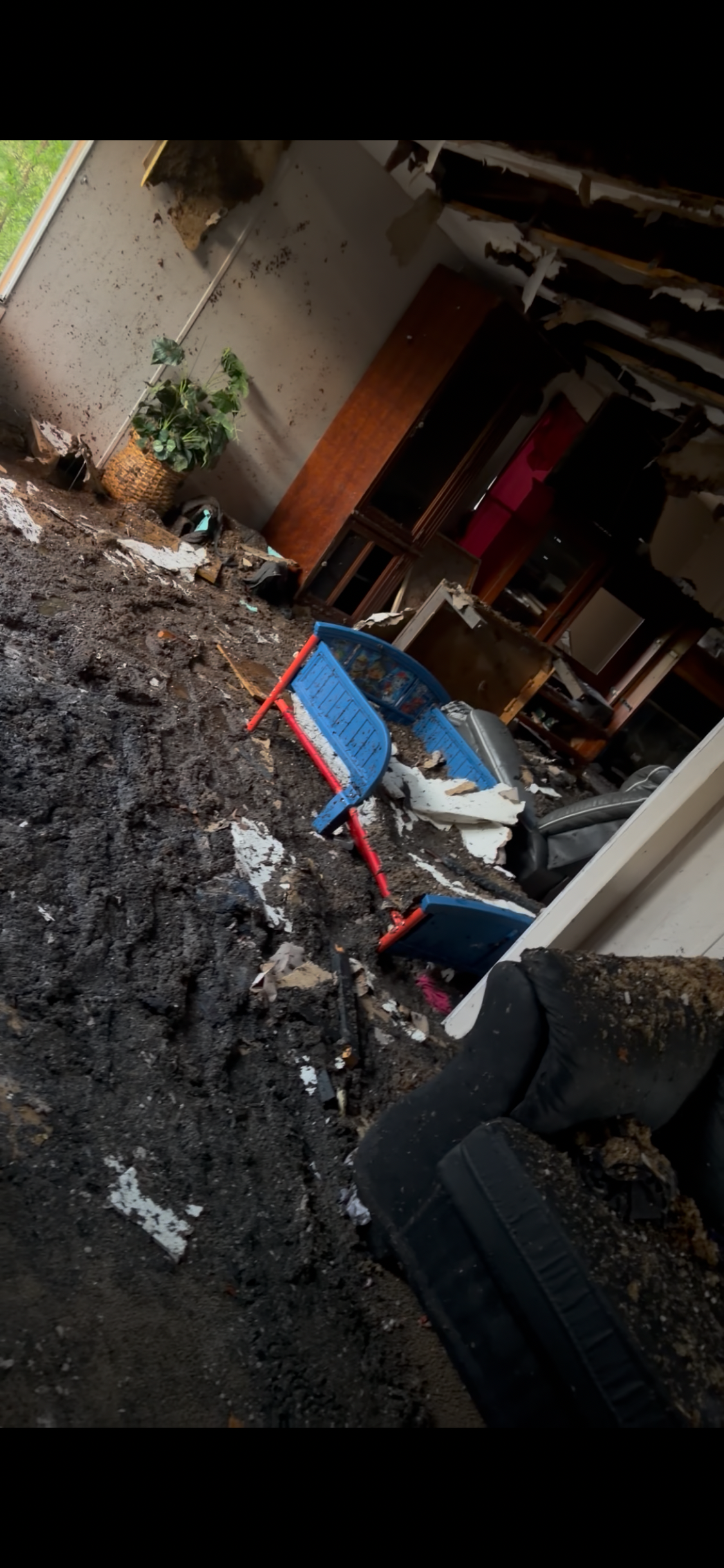 Fundraiser by Jessica Signal : Help a Single Mom Rebuild After House Fire