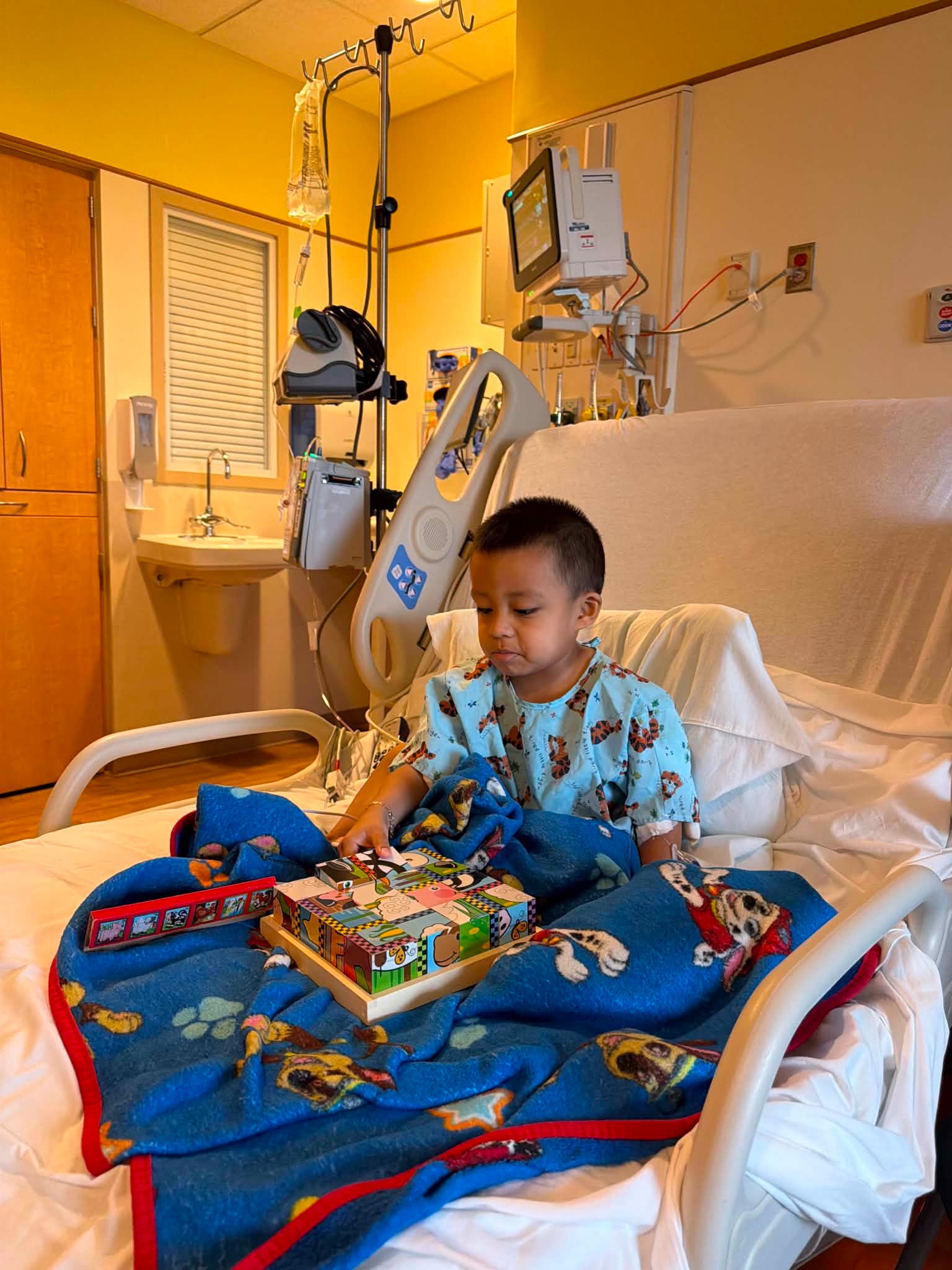 Gastos medicos de mi niño Denis con cancer campaign photo, 5 of 7