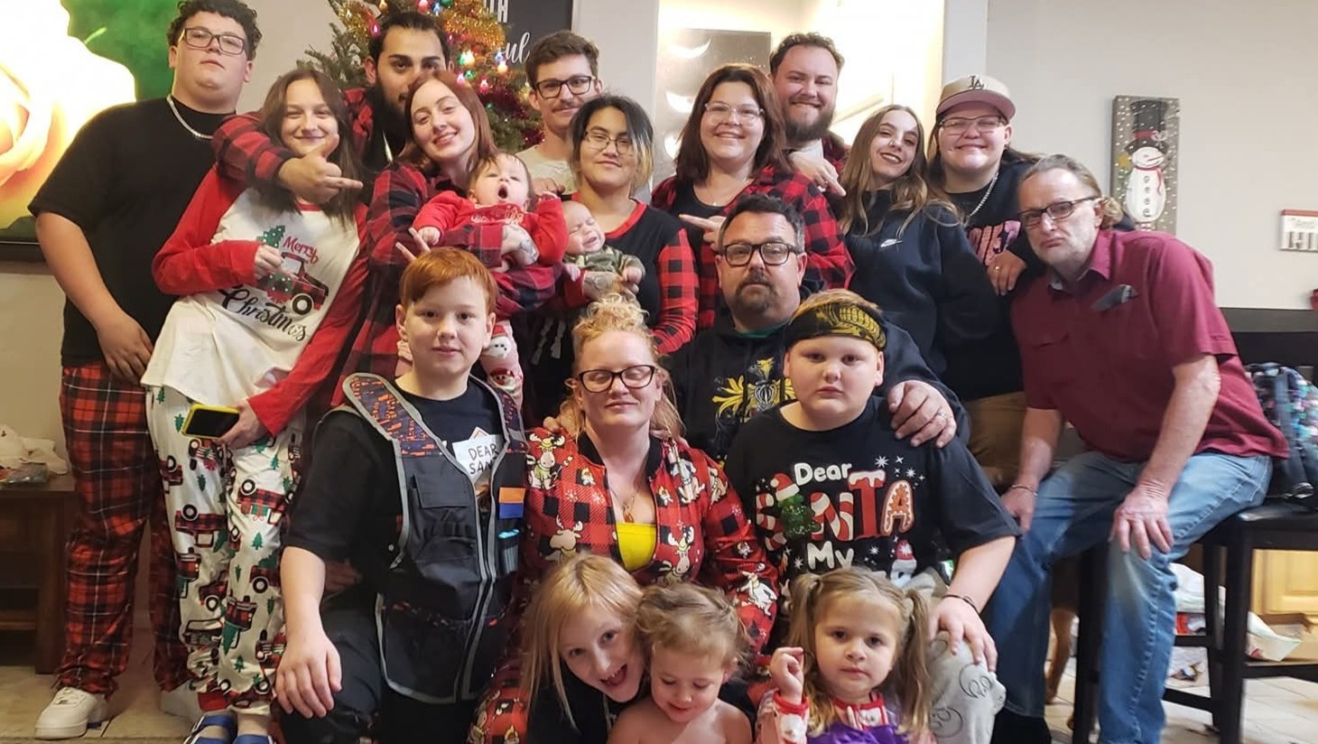 911 Father with MS has 11 kids & 8 gramd kids. photo