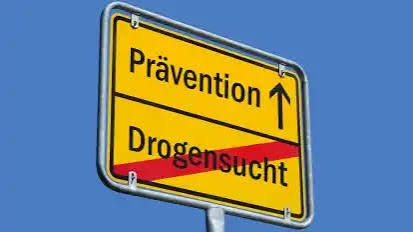 Suchterkrankung bekämpfen mit Motorcross photo