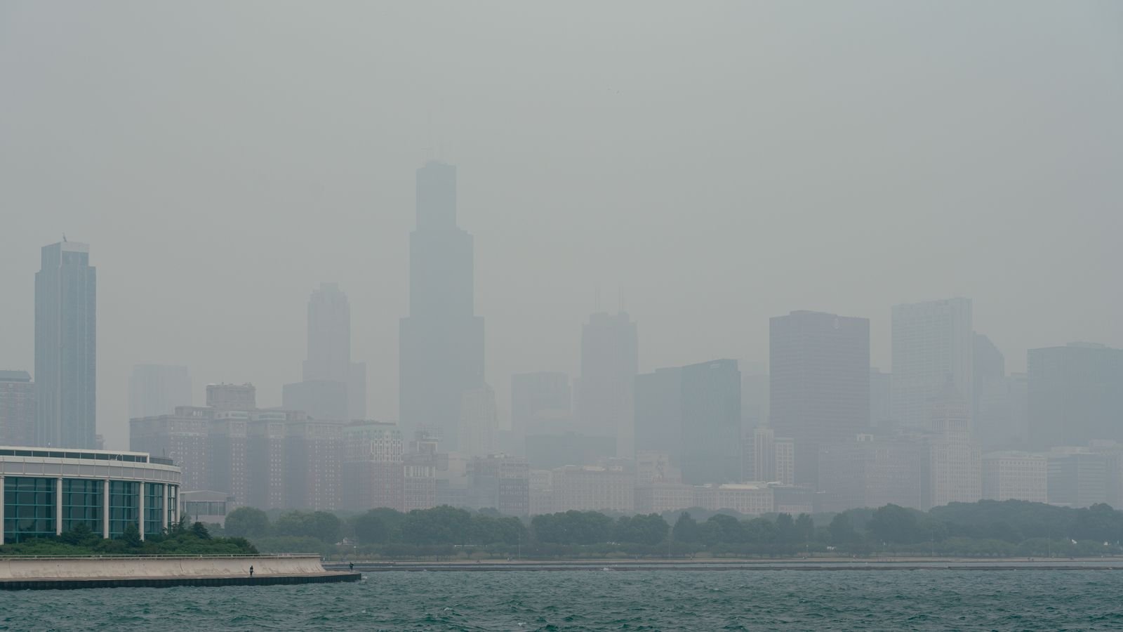 Help a trans delivery worker who can't work due to smog campaign photo, 4 of 5