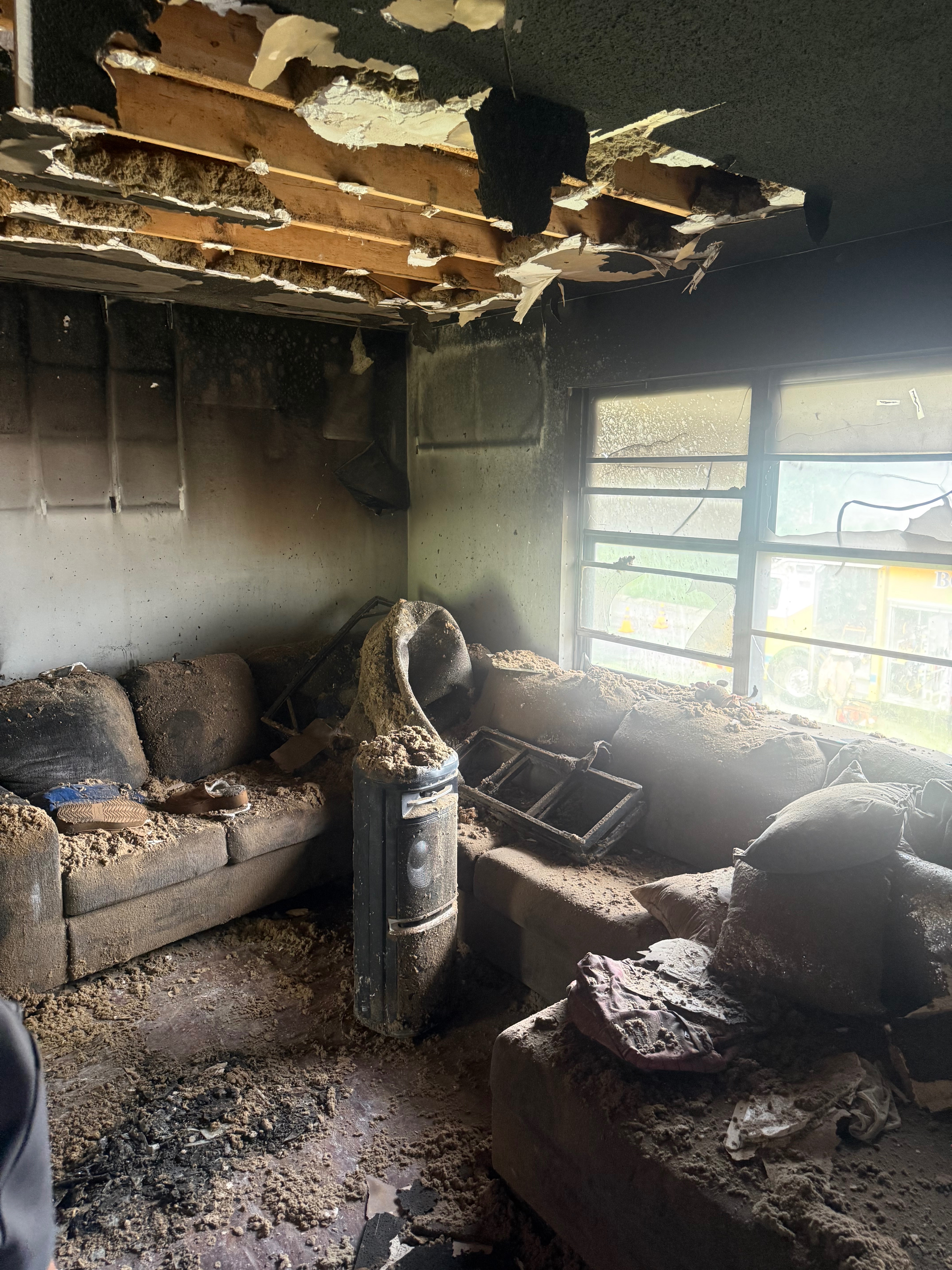 Photo de la campagne Help My Family Rebuild After House Fire, 2 sur 7