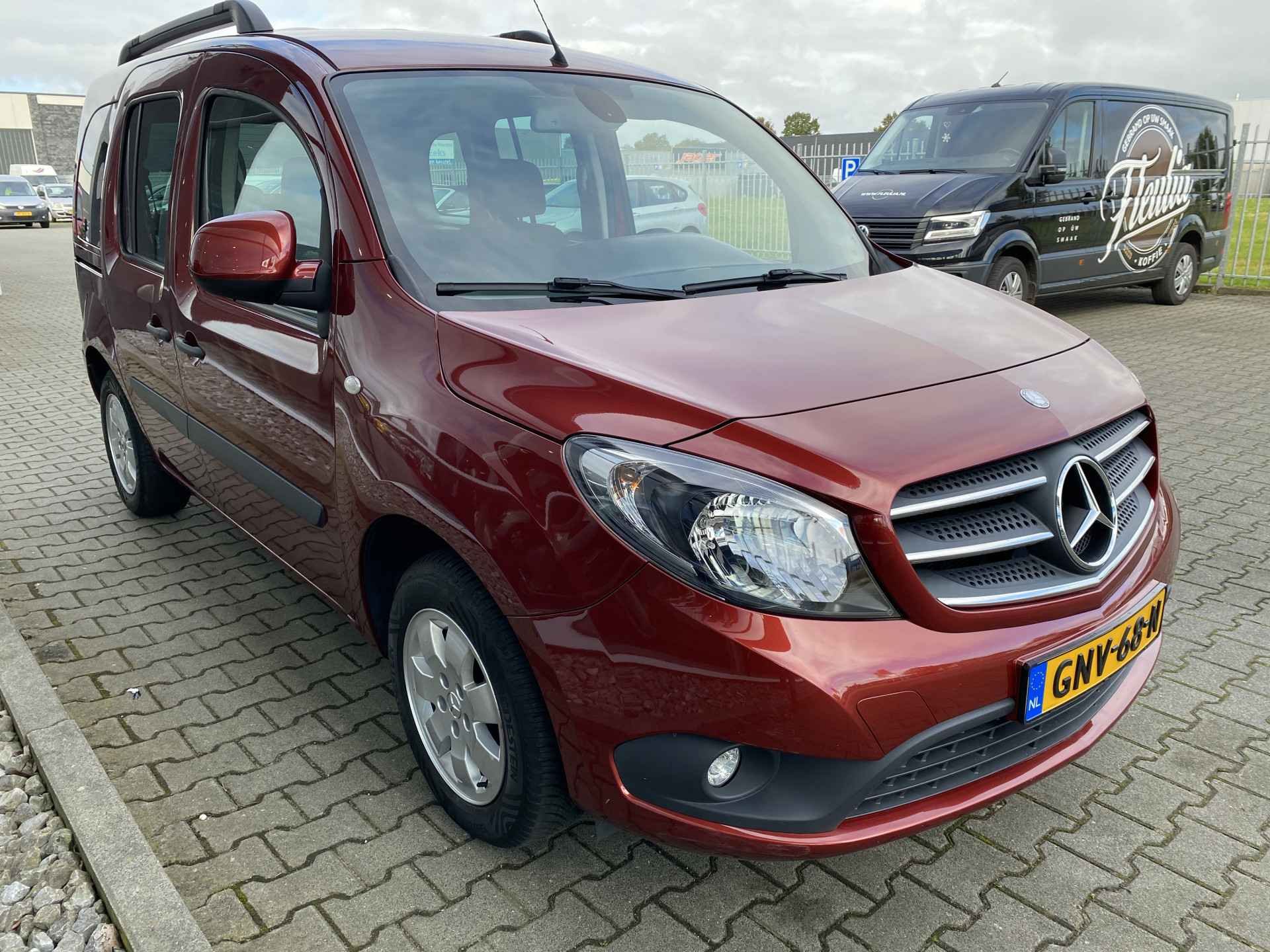 Een rolstoelauto voor Jan campaign photo, 2 of 5