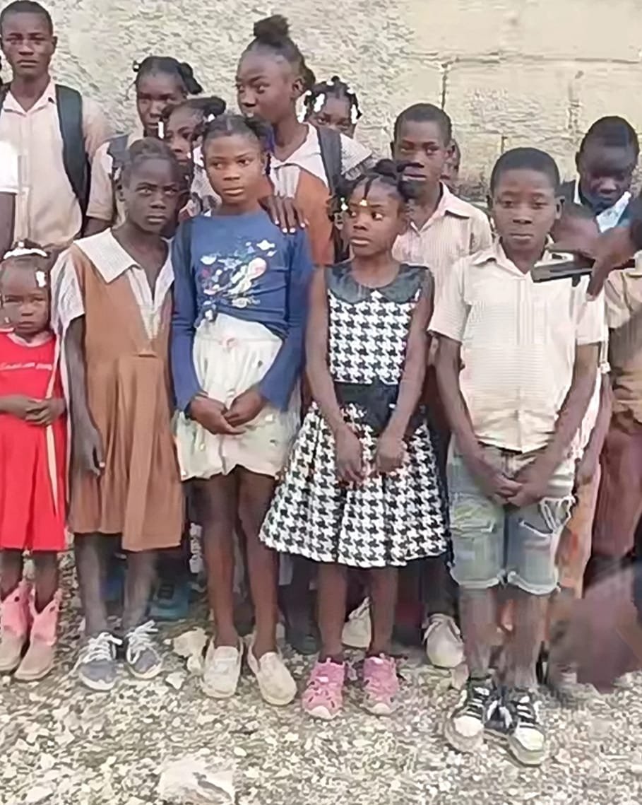 Please help the children in Haïti  go back to school. campaign photo, 2 of 4