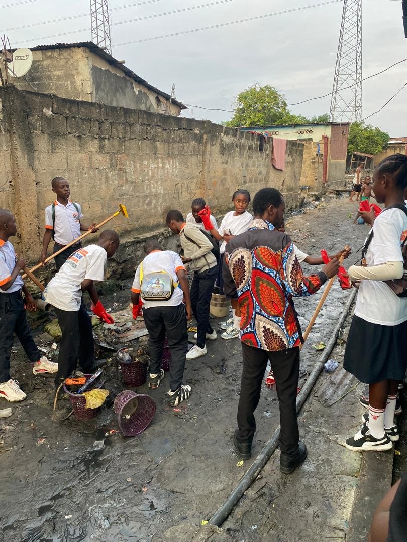 Photo de la campagne 7 jours pour nettoyer une rue à Kinshasa avec UJC, 5 sur 6