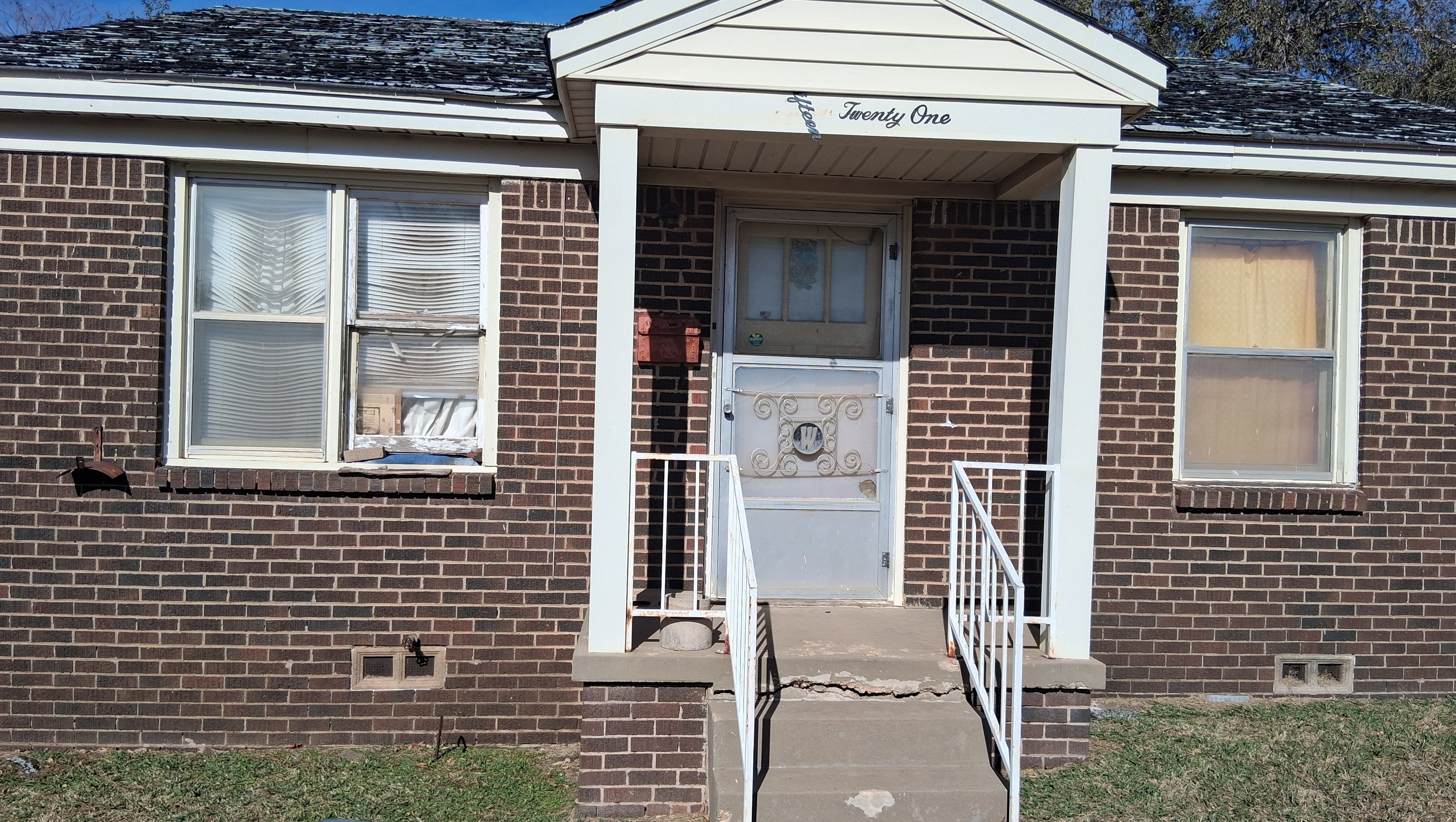 Help Nicole's Father Defend His Home photo