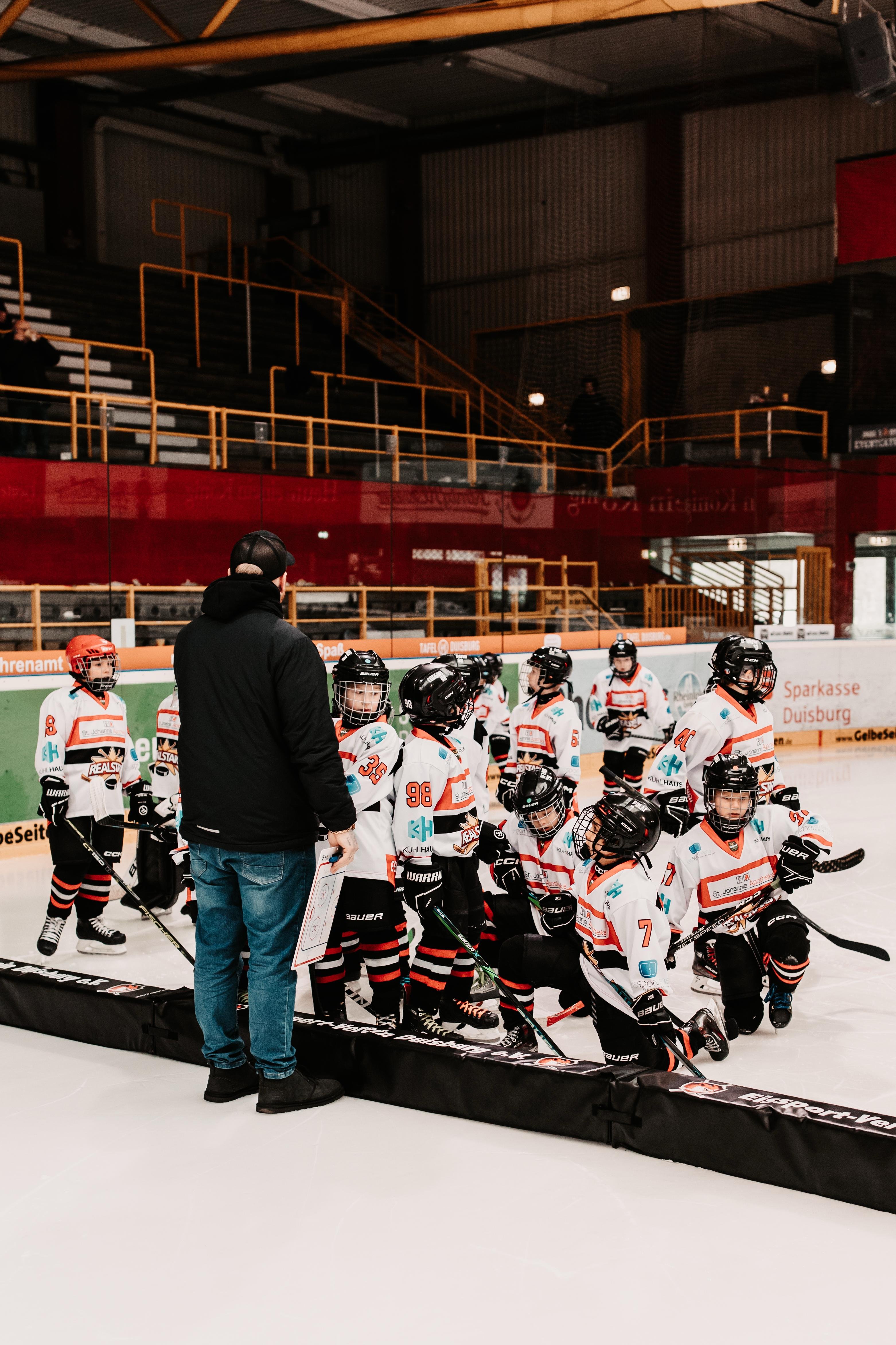 Um die Eissporthalle in Bergisch Gladbach zu erhalten campaign photo, 5 of 8