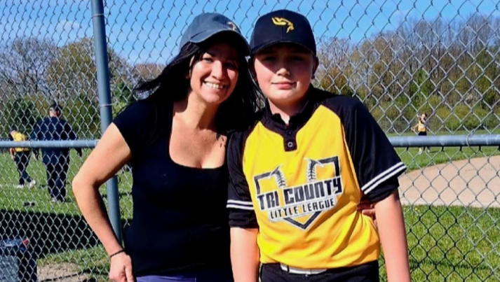 Help Amy Hawke to be reunited back with her son! photo