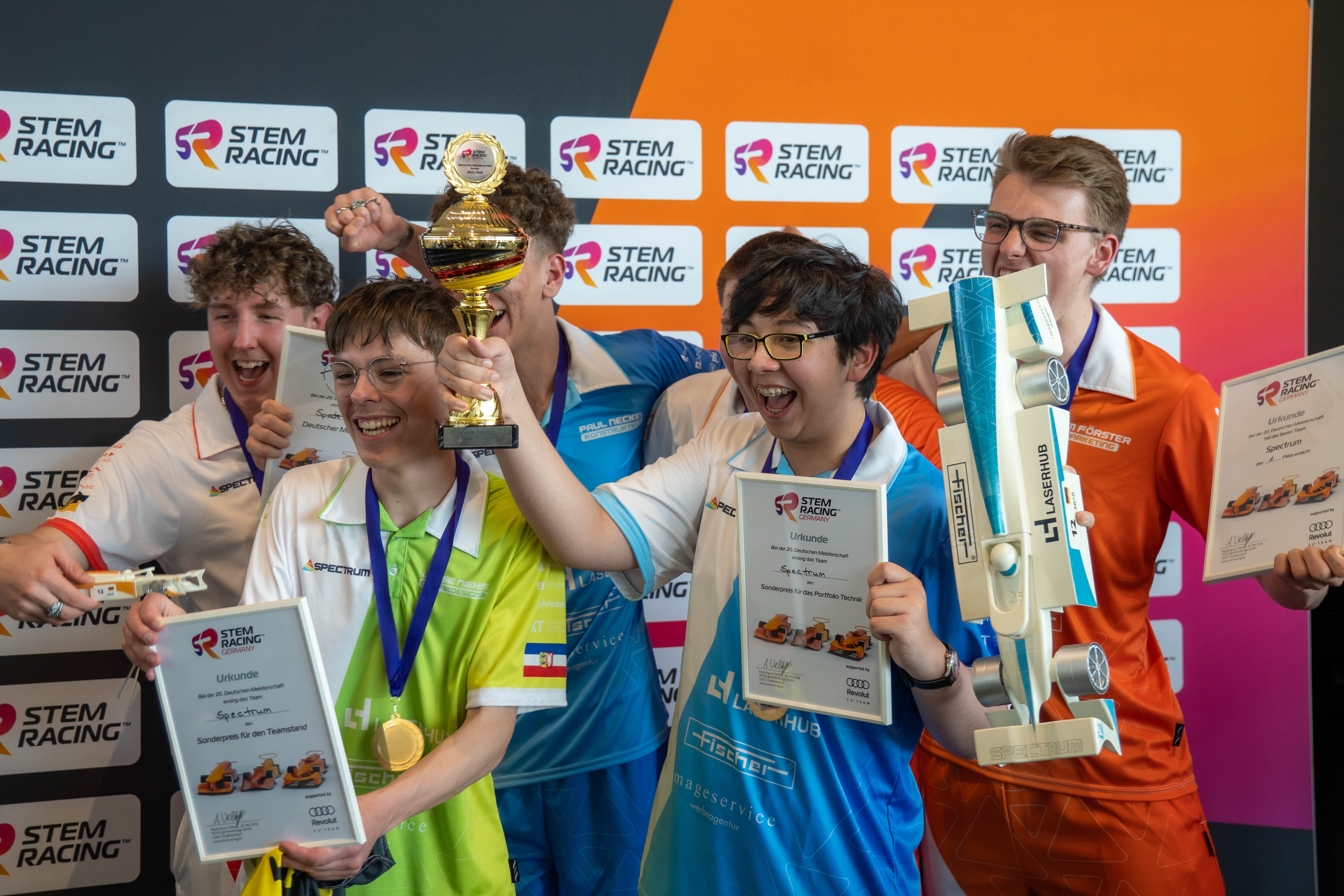 Helfen Sie Team Spectrum bei der STEM Racing WM in Singapur! campaign photo, 5 of 7