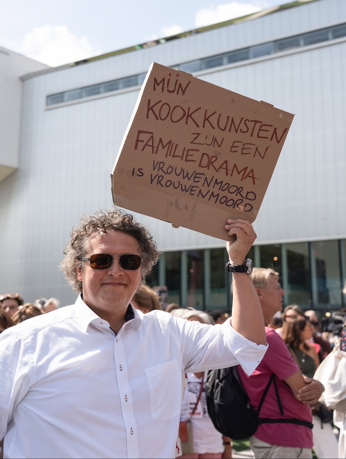 SLACHTOFFERS ZIJN GEEN DADERS: STOP DE SCHULDVERSCHUIVING campaign photo, 7 of 8