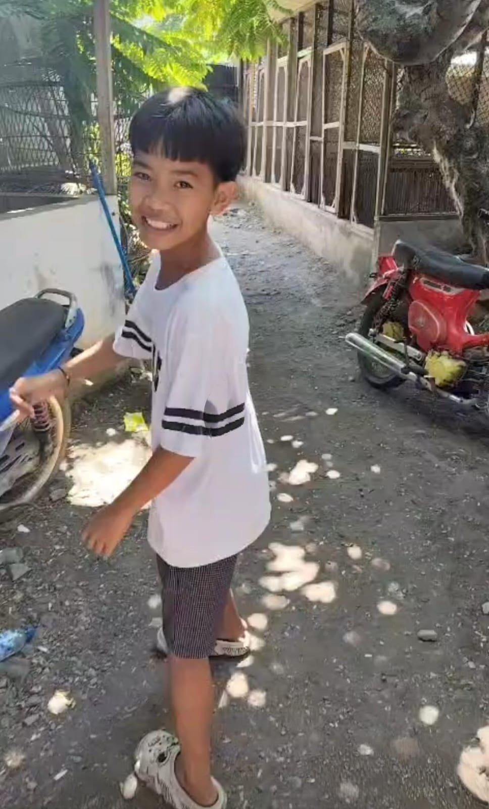 Help Support Joko and His Family During the Search for AhAh campaign photo, 2 of 8