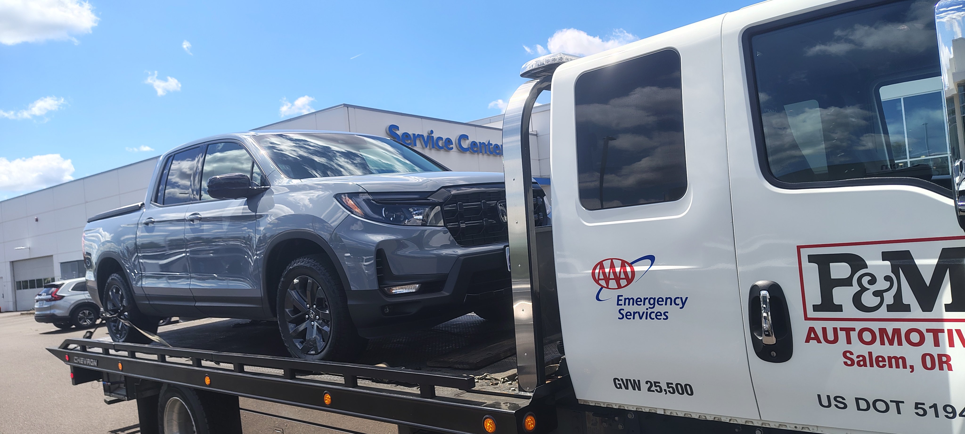 "Mystery Car Manufacturer" Leaves Family in Lemon Pickup campaign photo, 2 of 8