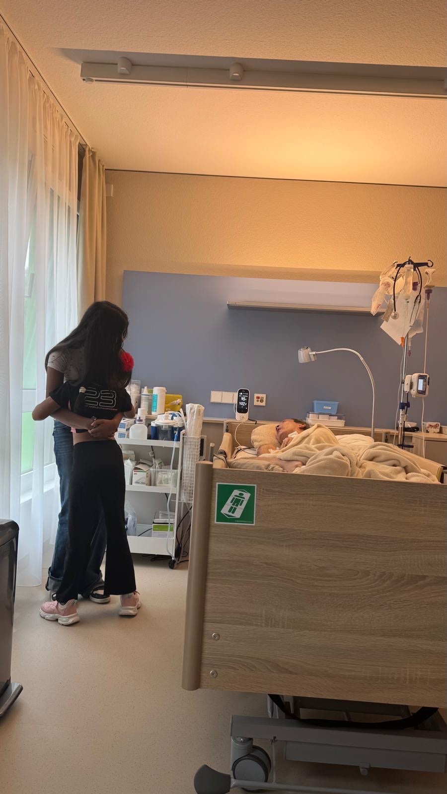 Adrian stirbt! RETTEN wir seine 2 Mädchen vor dem Ruin. campaign photo, 6 of 8