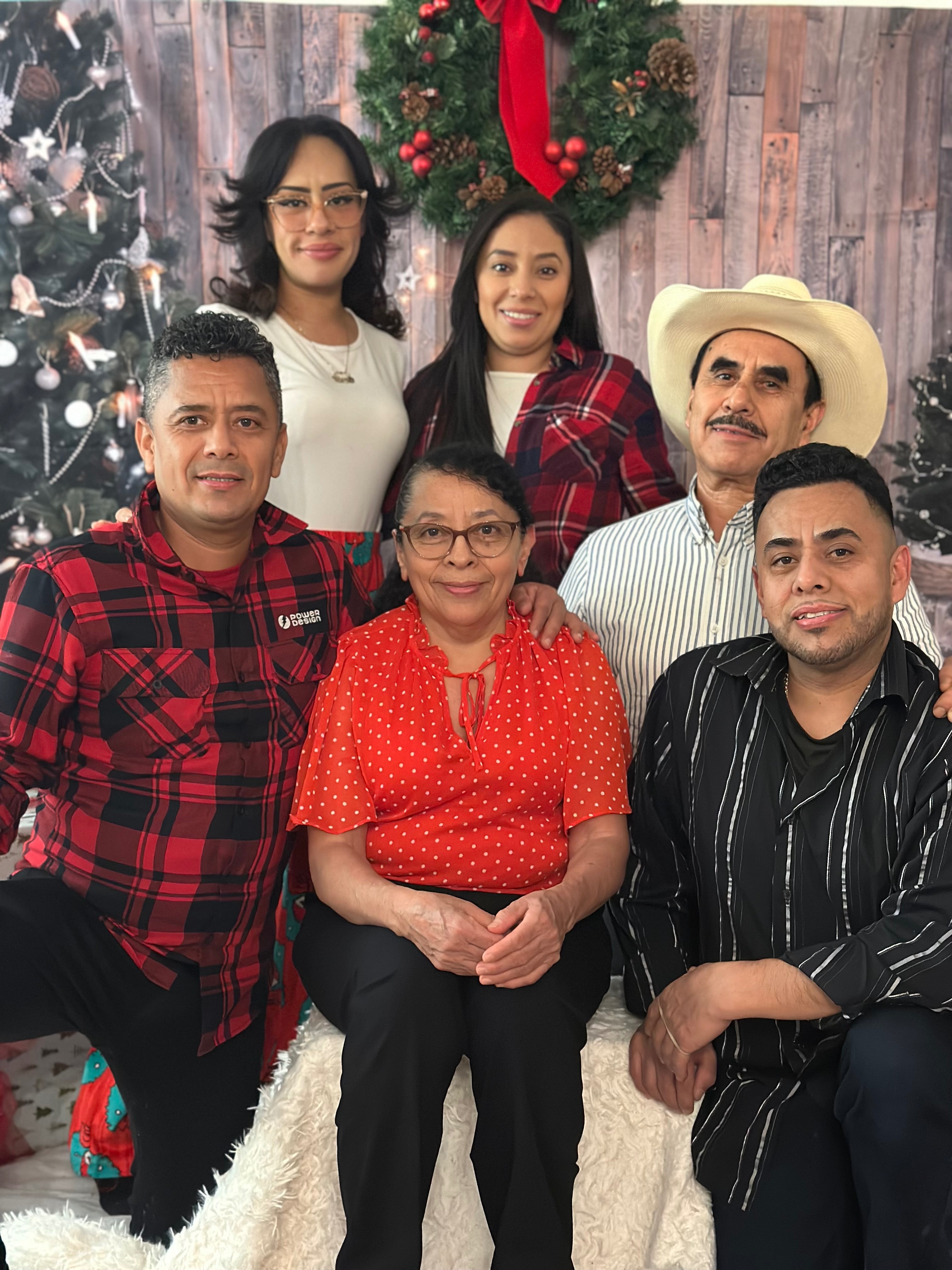 Help Hilario pay for cancer treatment expenses. campaign photo, 5 of 7