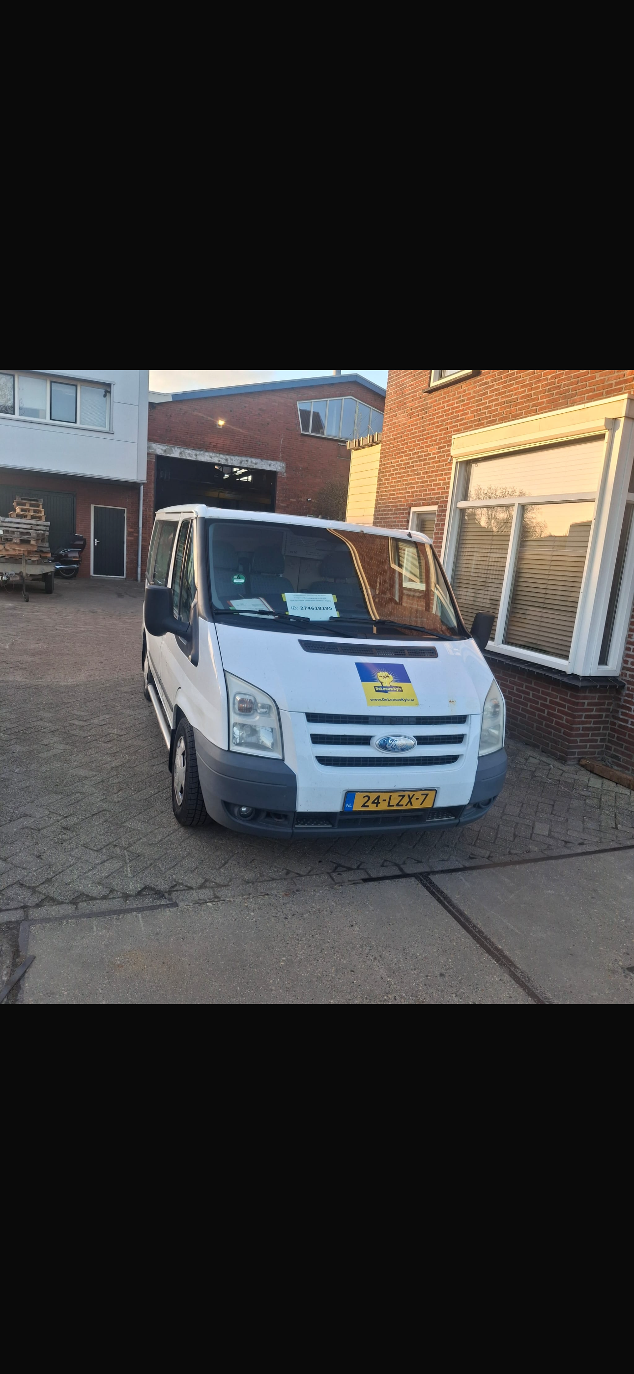 Aanschaf taxi bus Oekraïne campaign photo, 4 of 6