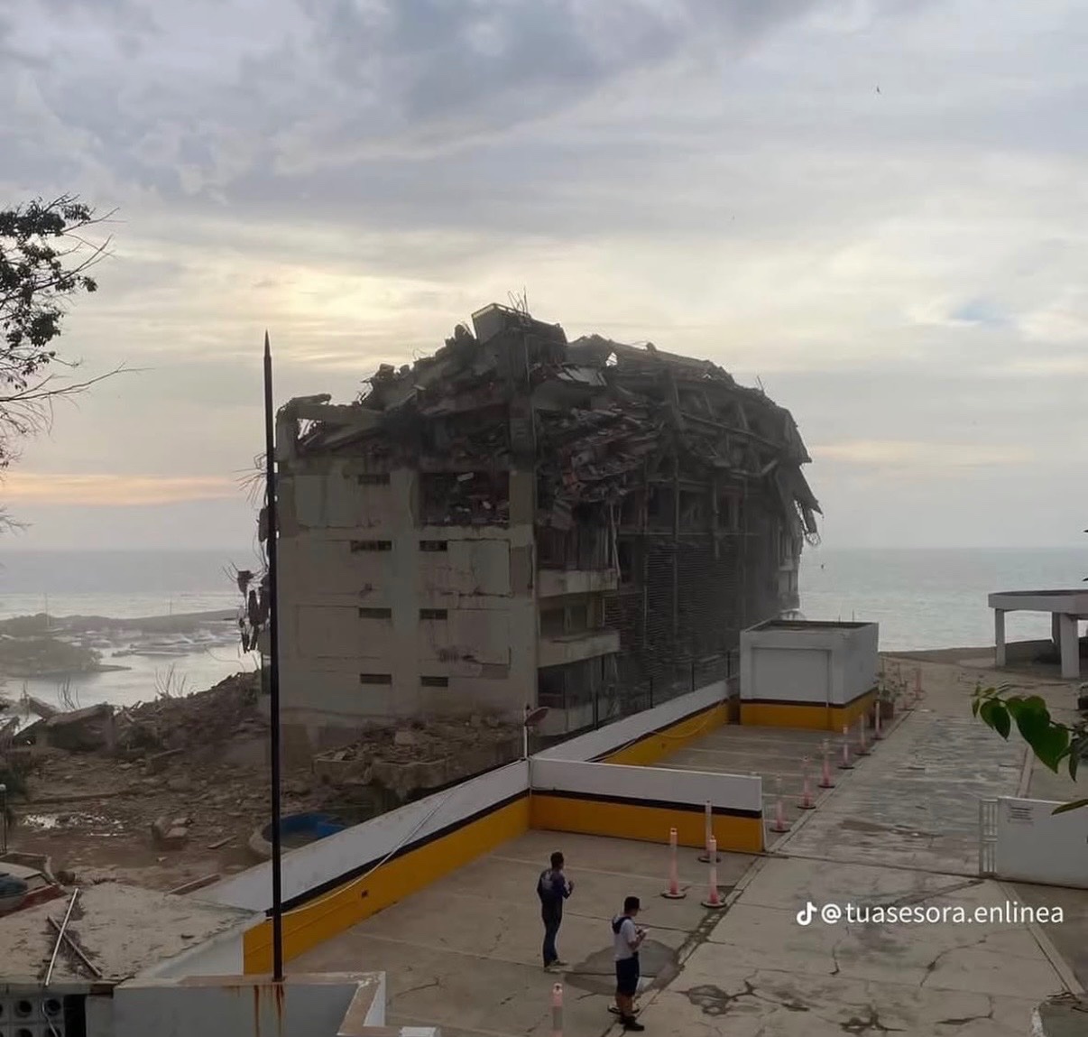 Help for my cousin William after the earthquake in Venezuela campaign photo, 4 of 6