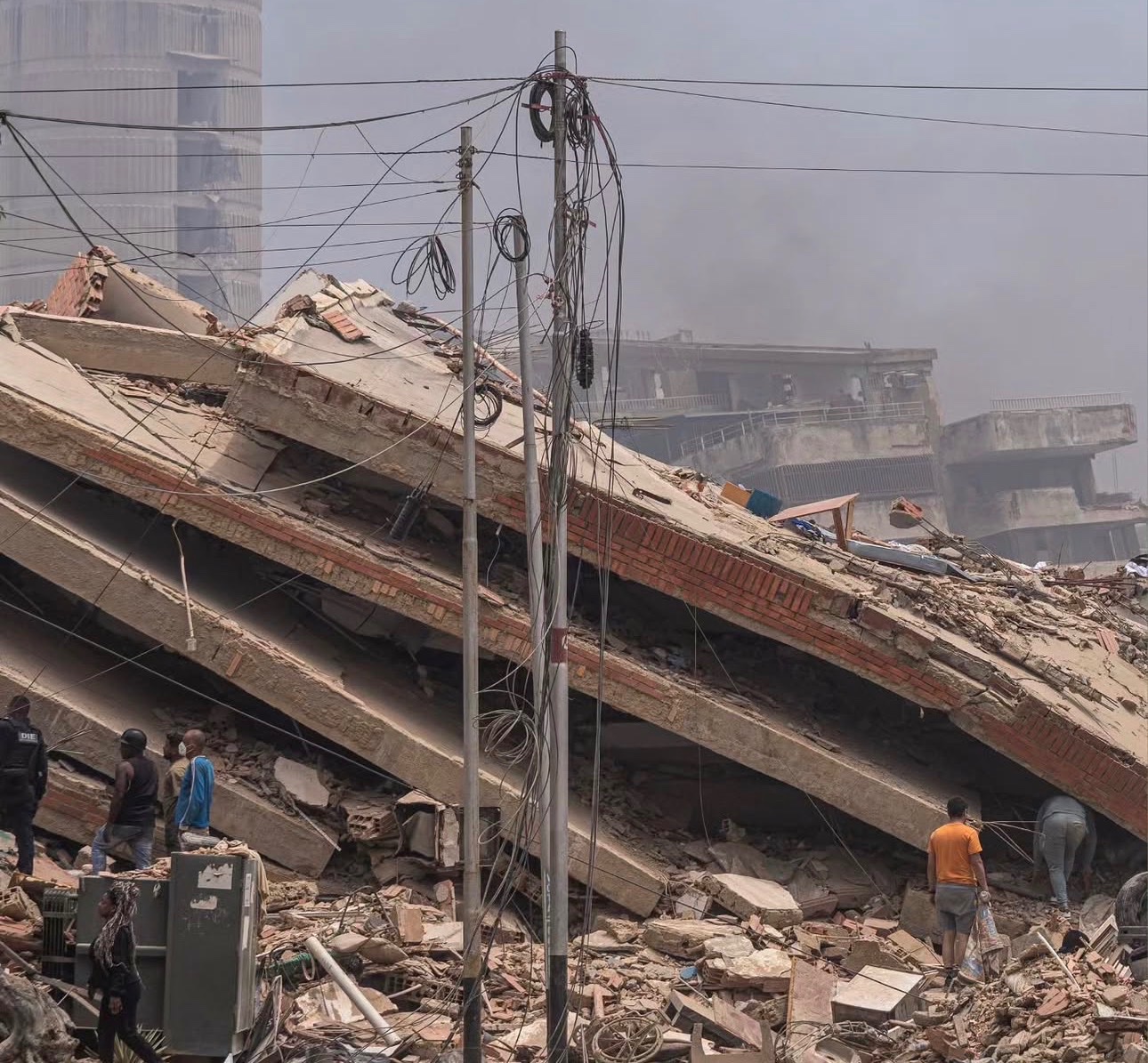 Arepazo Digital: Help Venezuela Earthquake Families campaign photo, 6 of 8