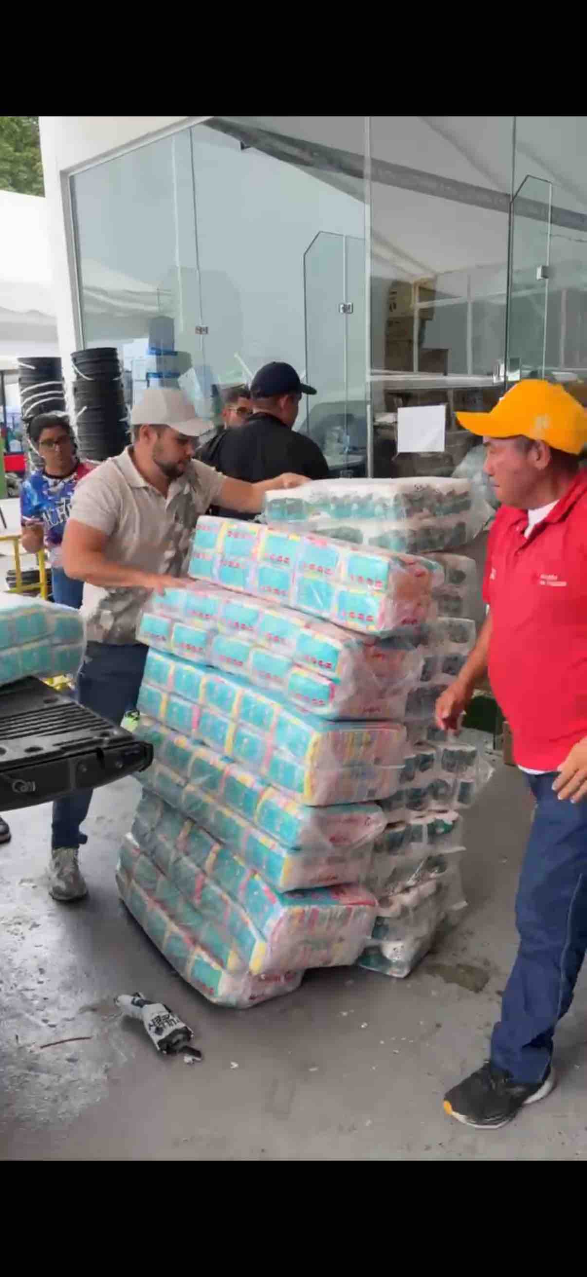 Help Families Recover After Venezuela's Earthquake campaign photo, 5 of 13