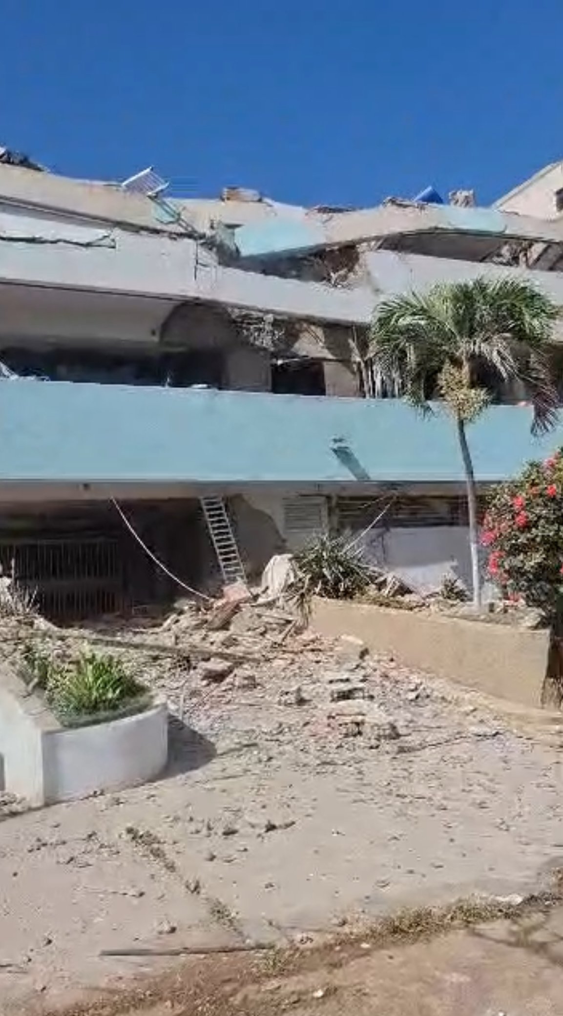 Ayuda para mi abuela Haydee tras el terremoto en Venezuela campaign photo, 2 of 8