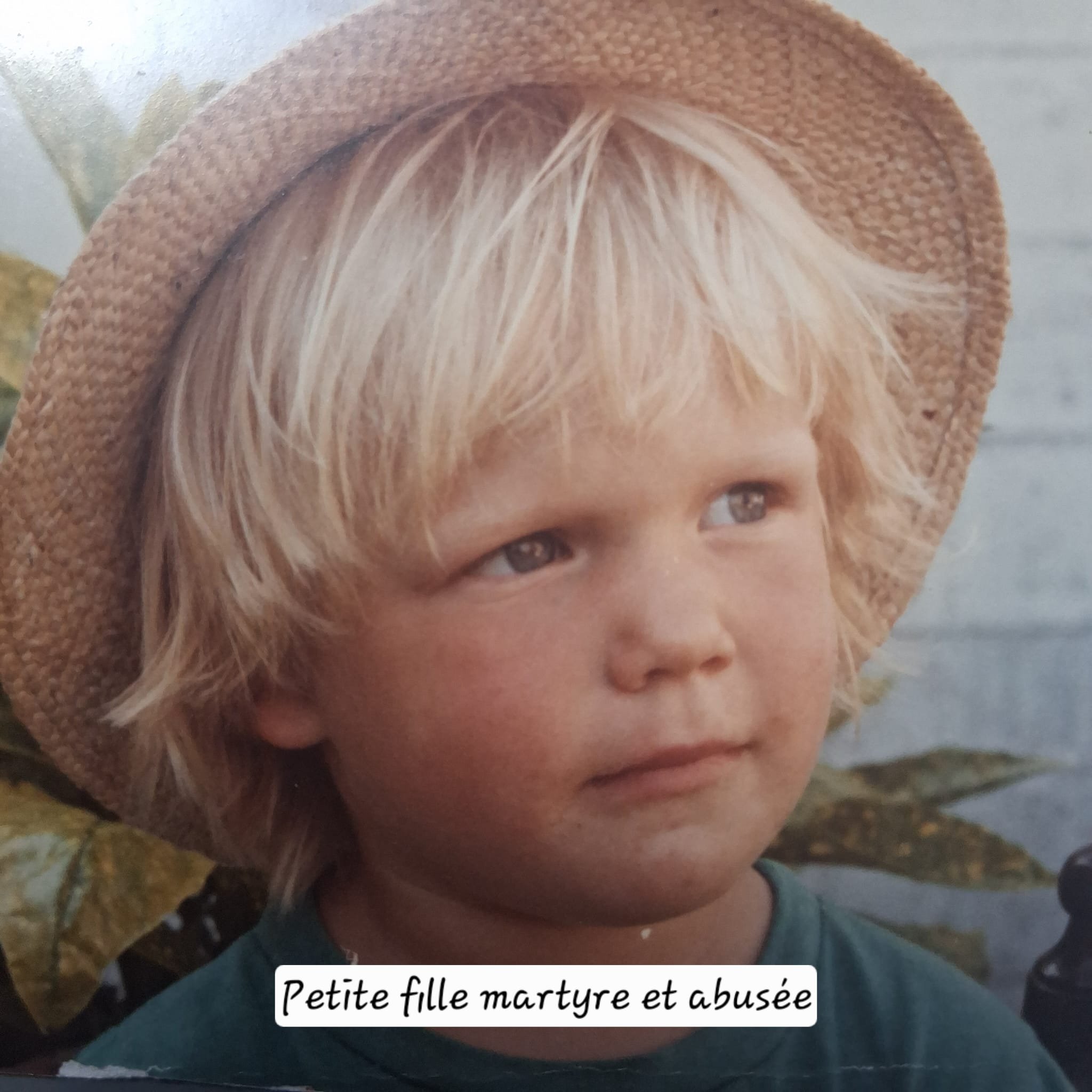 Photo de la campagne INCESTE, déni de justice, abusée, je dois payer le pédophile, 6 sur 7