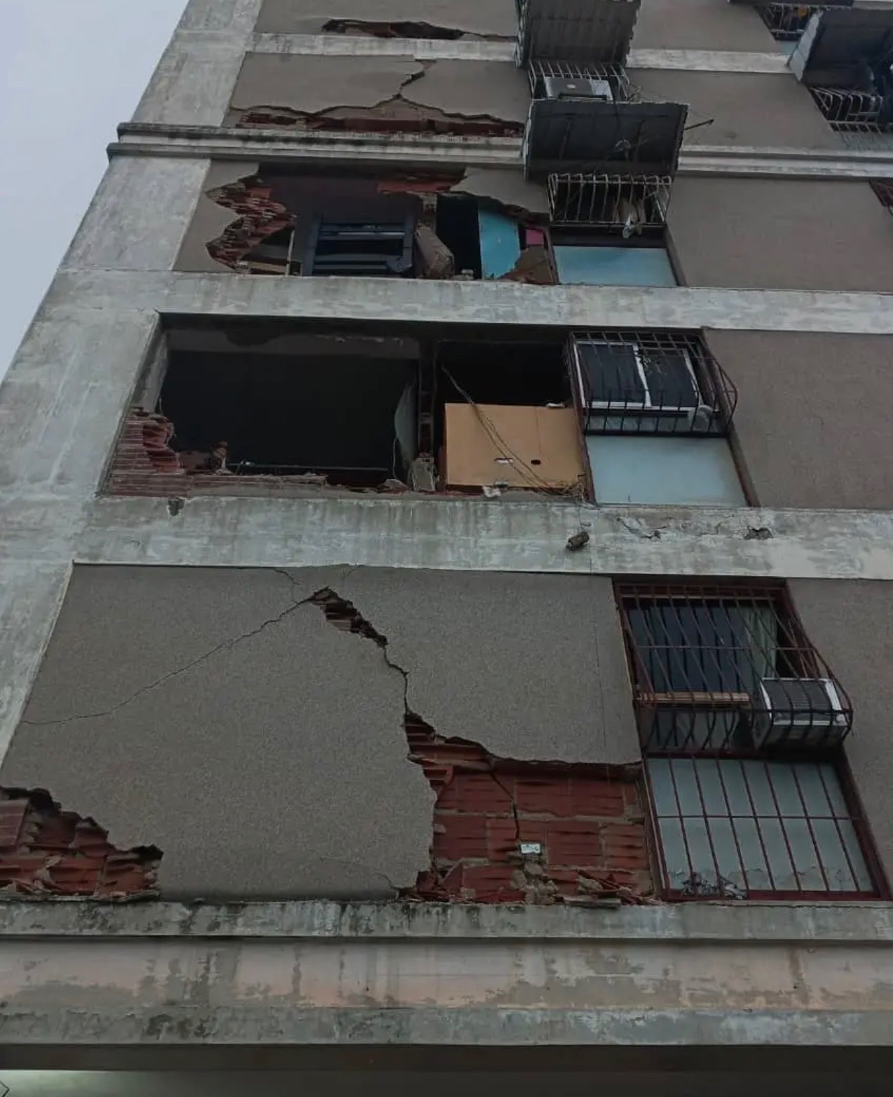 Help Javier’s Family After Venezuela Earthquake campaign photo, 2 of 8
