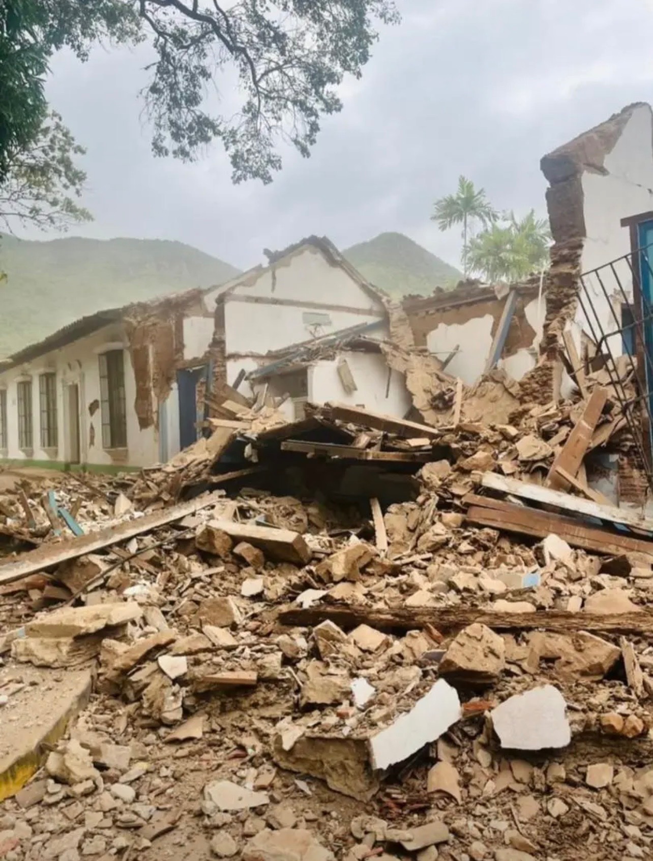 Help Javier’s Family After Venezuela Earthquake campaign photo, 6 of 8
